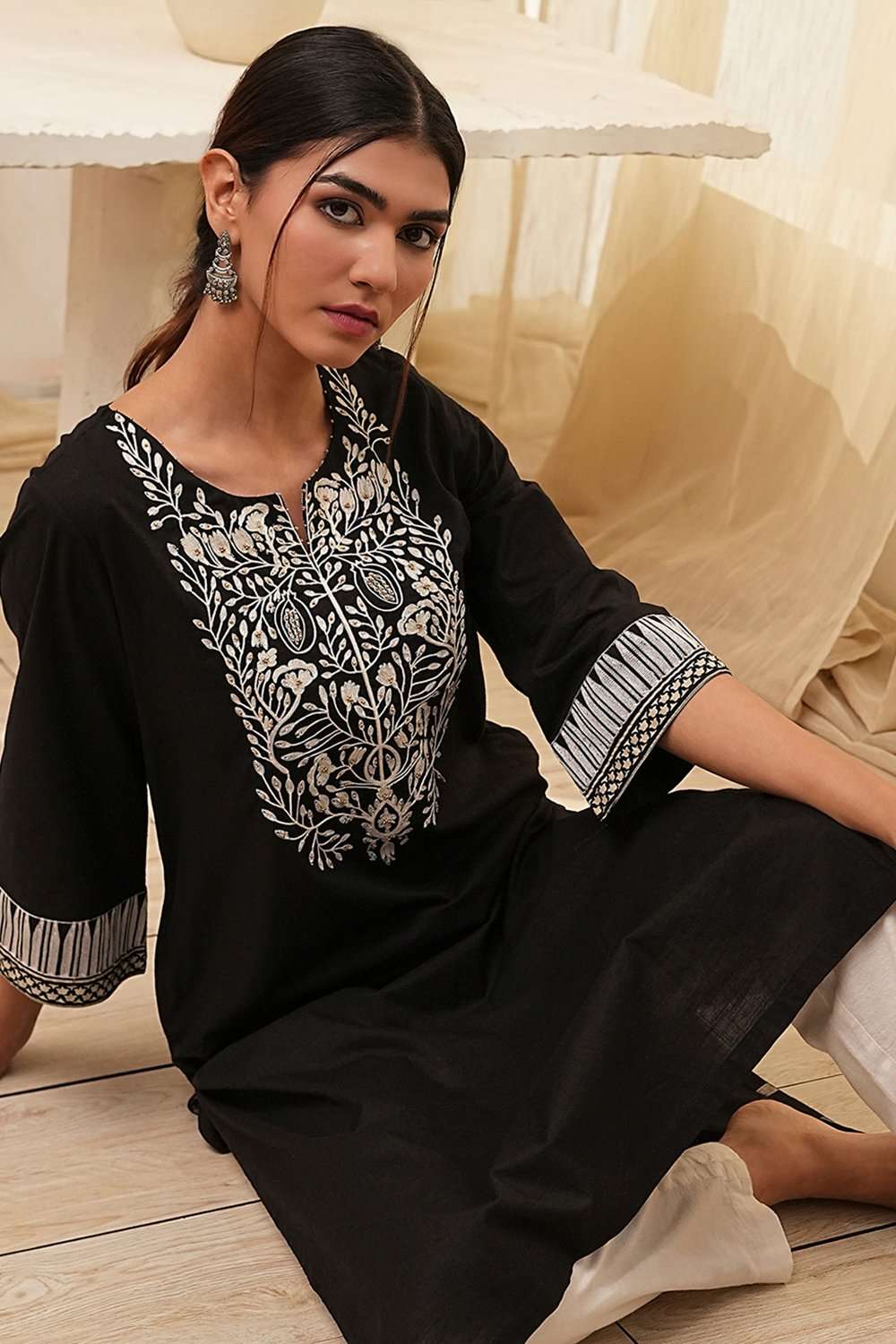 Black Pure Cotton Embroidered Straight Kurta image number 0