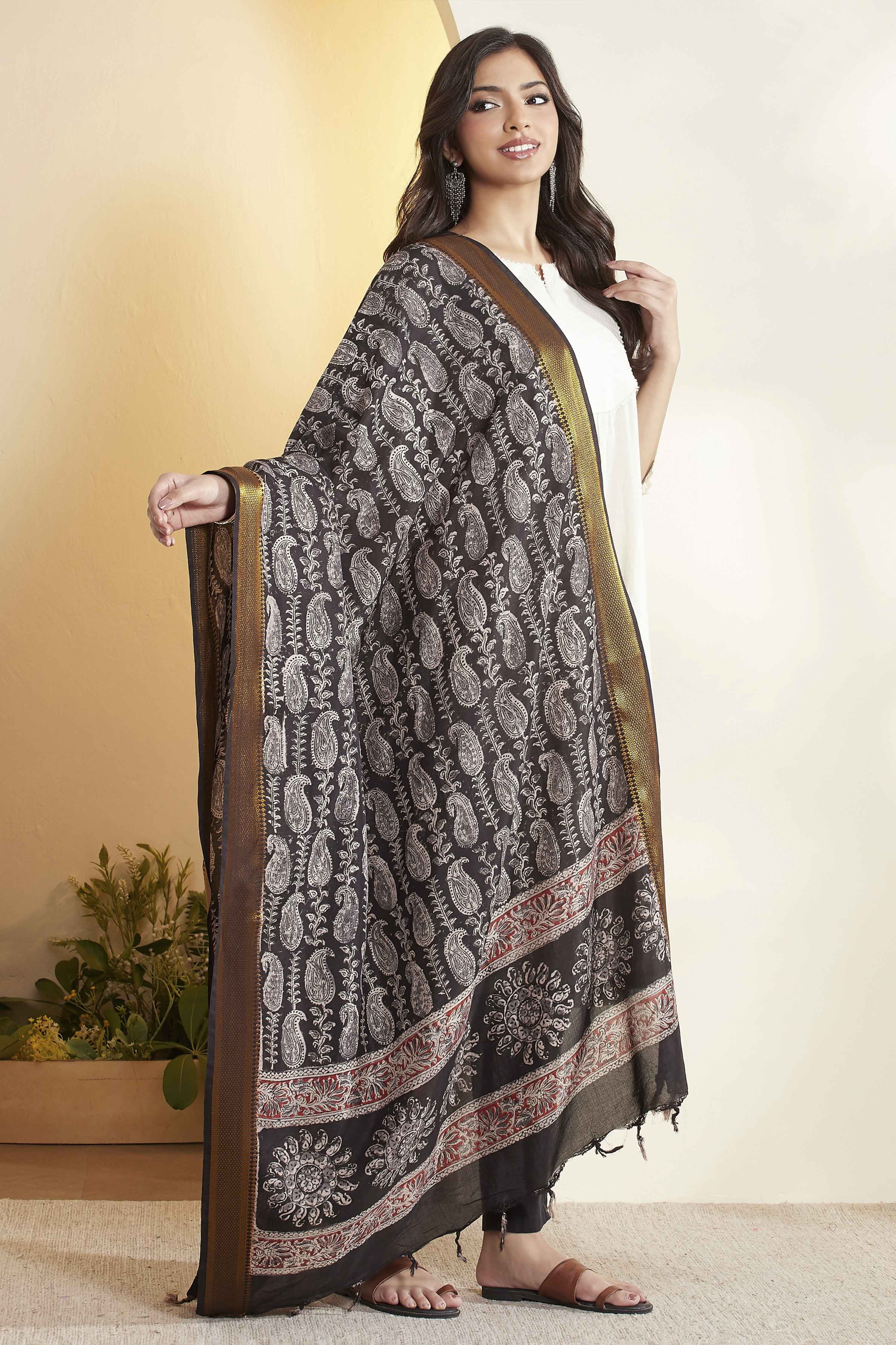 Black Chennur Silk Paisley Printed Dupatta image number 4