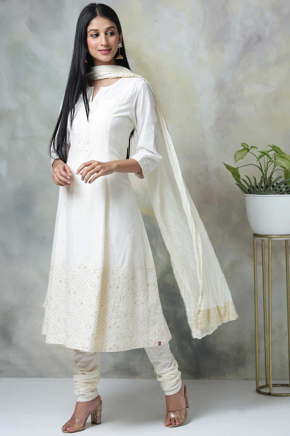 Off White Cotton Kalidar Kurta Churidar Suit Set image number 3