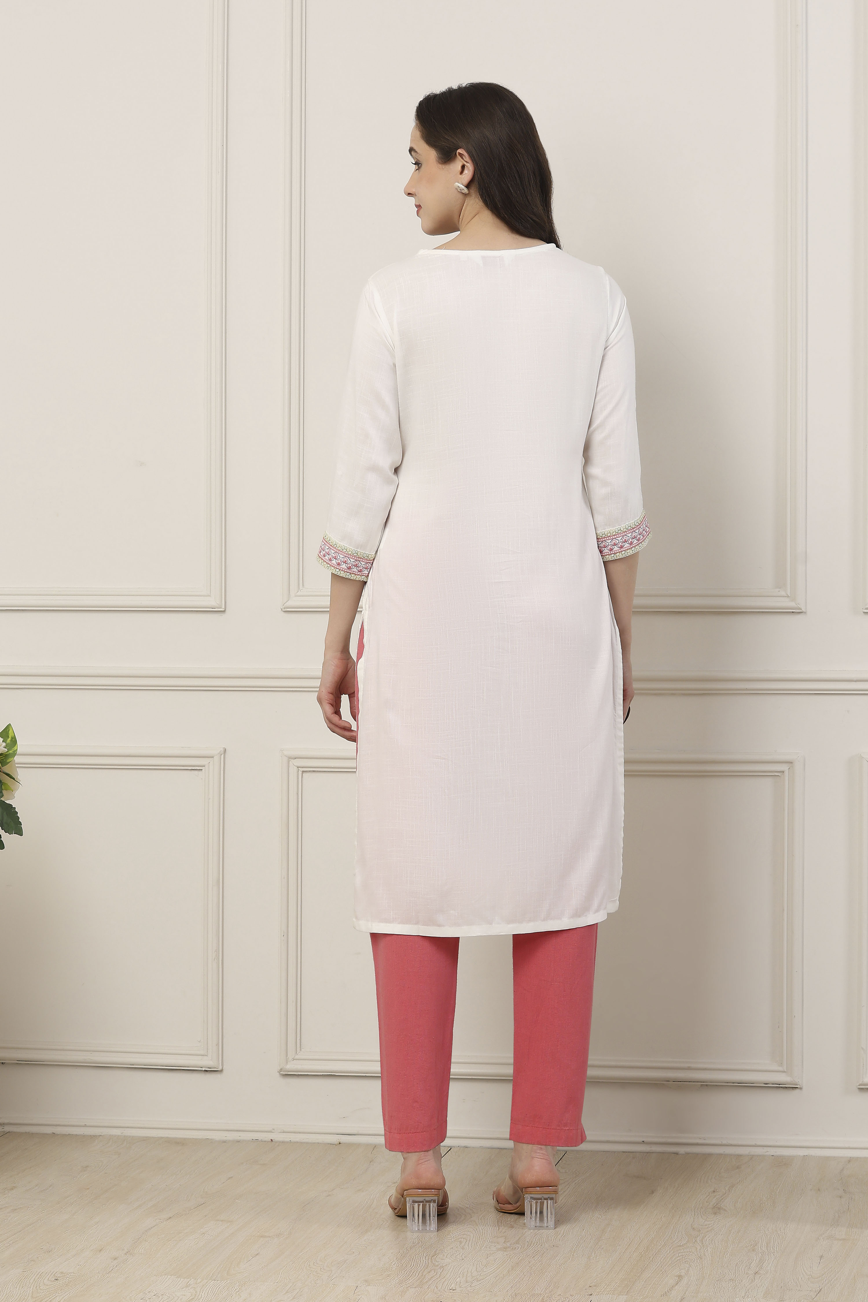 White Embroidered Yoke Design Straight Kurta image number 3