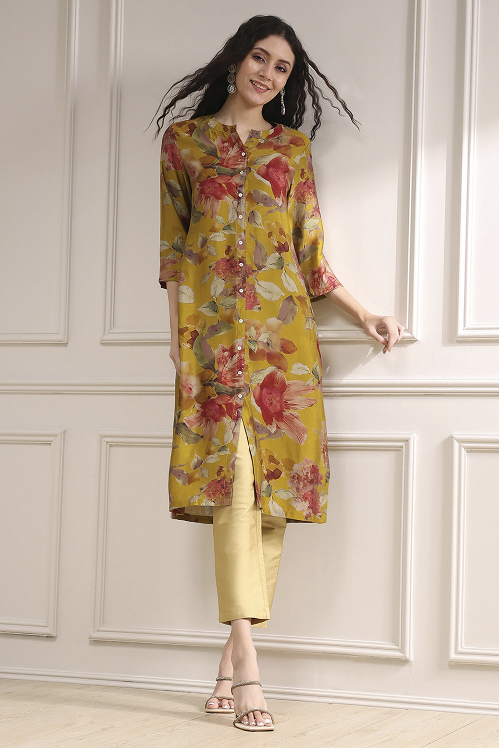 Yellow Floral Printed Straight Kurta image number 6
