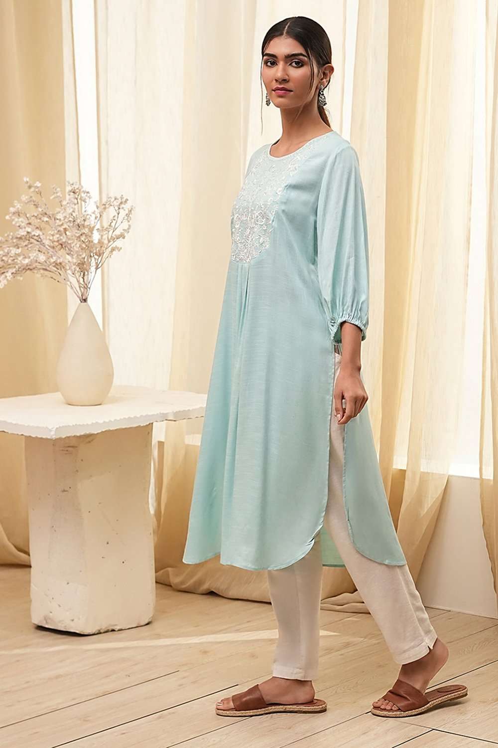 Aqua Solid Gathered Straight Kurta image number 2
