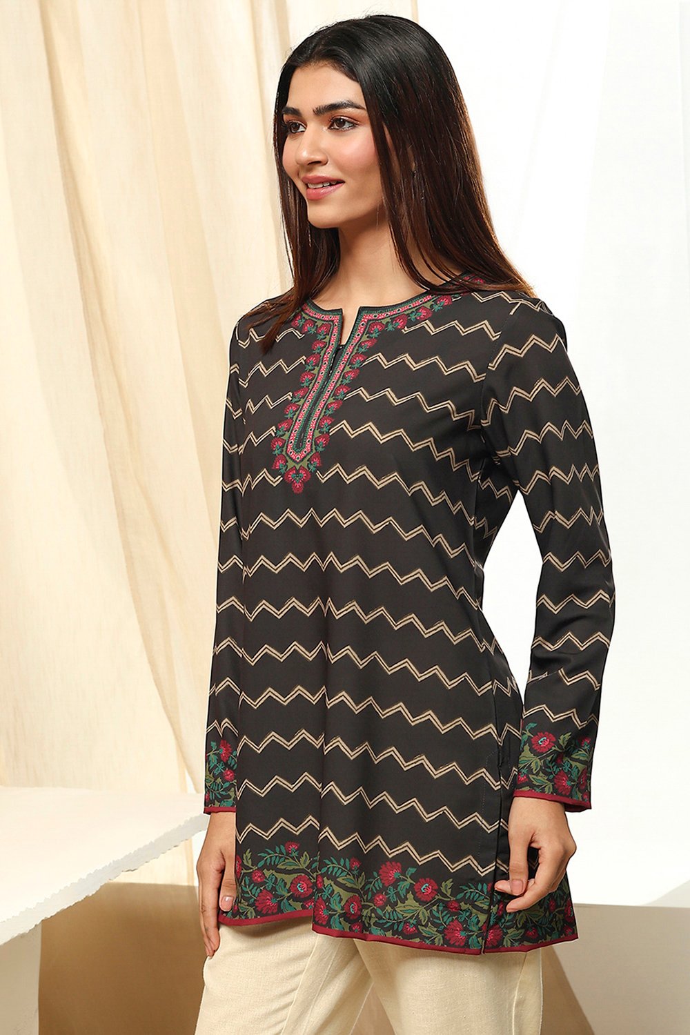 Mustard Yellow Printed Straight Short Kurta image number 2