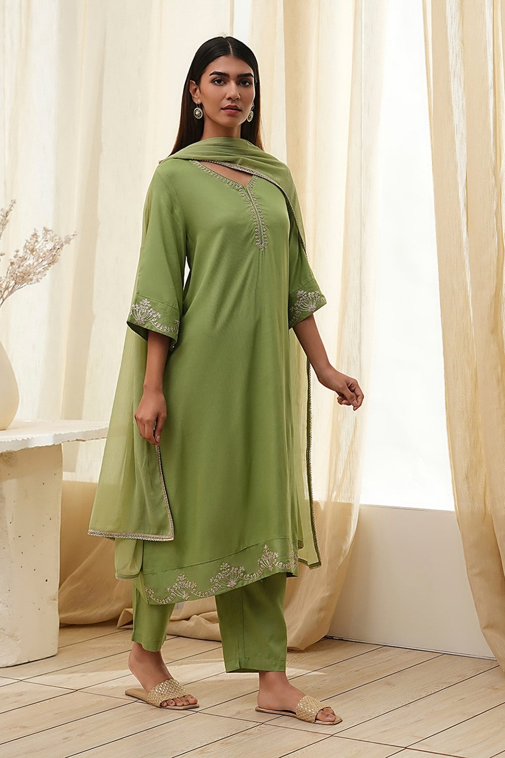 Green Solid A-Line Suit Set image number 5