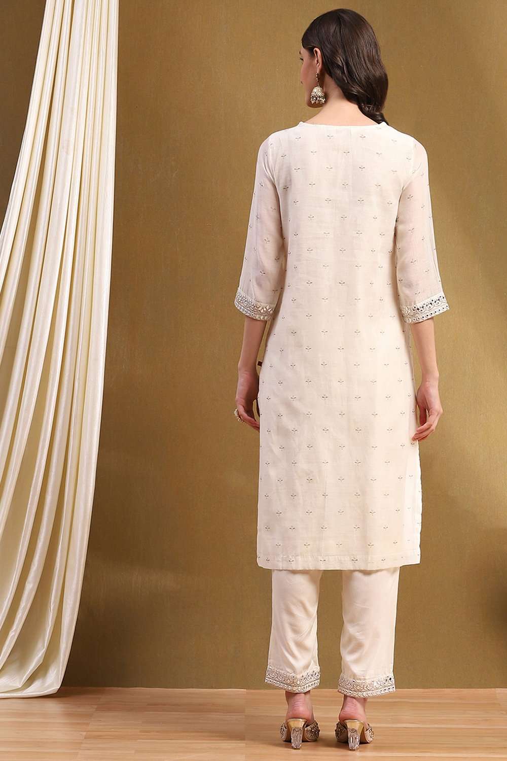 Fuchsia Poly Chanderi Embroidered Festive Straight Suit Set image number 4