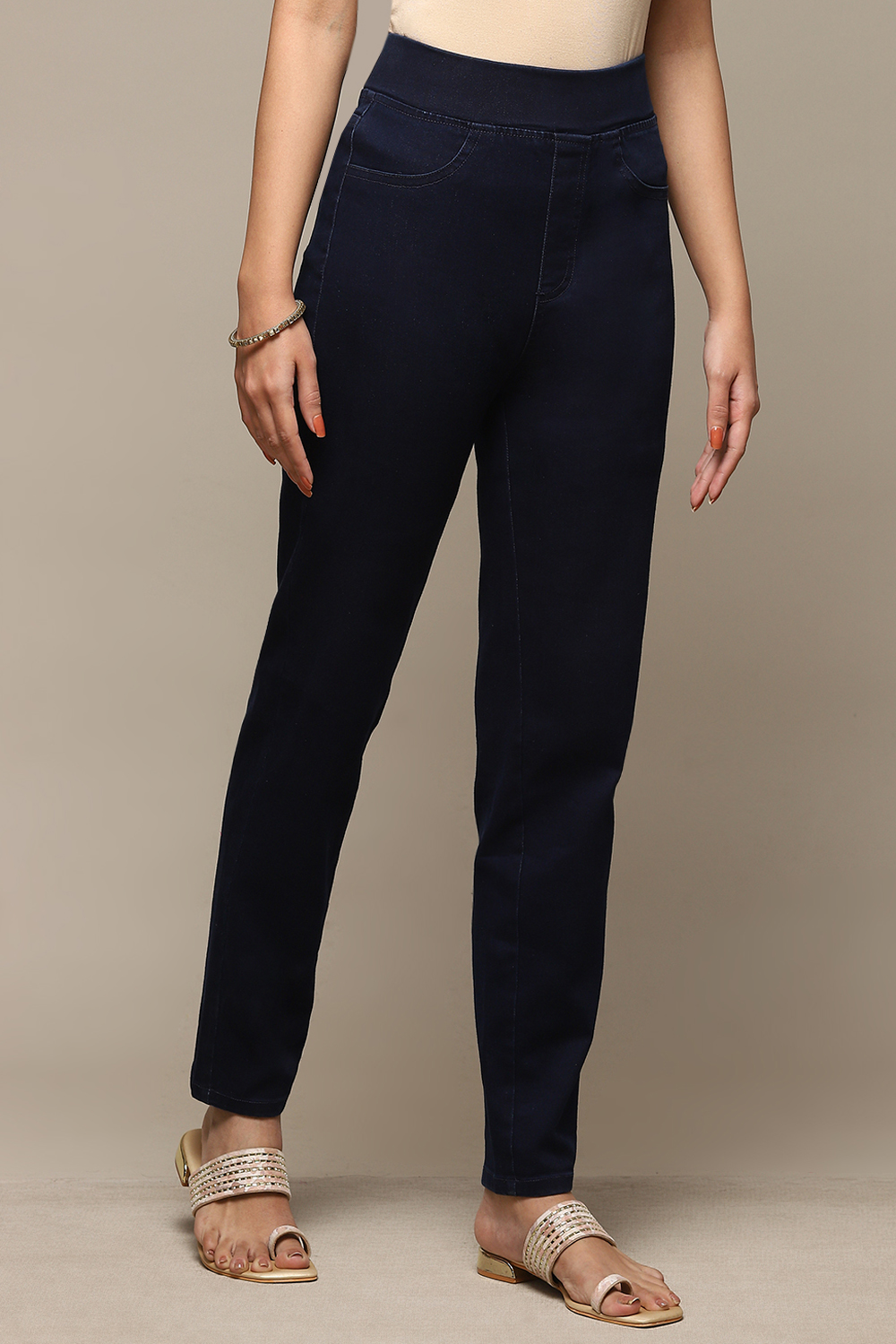 Indigo Cotton Blend Solid Jeggings image number 4