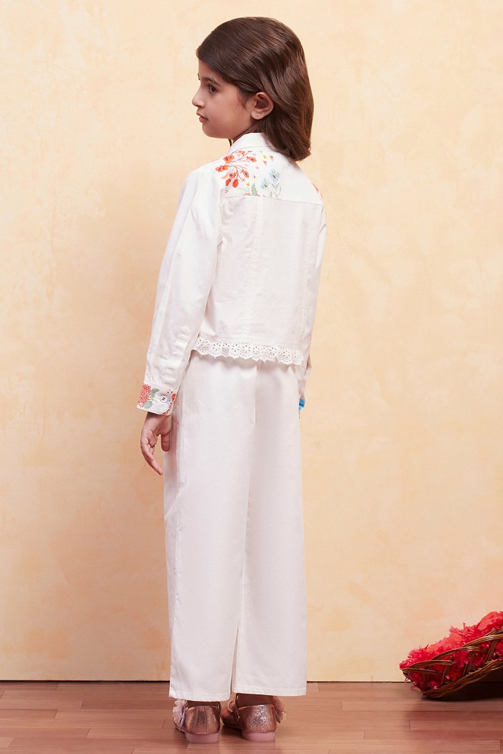 White Cotton Set image number 4