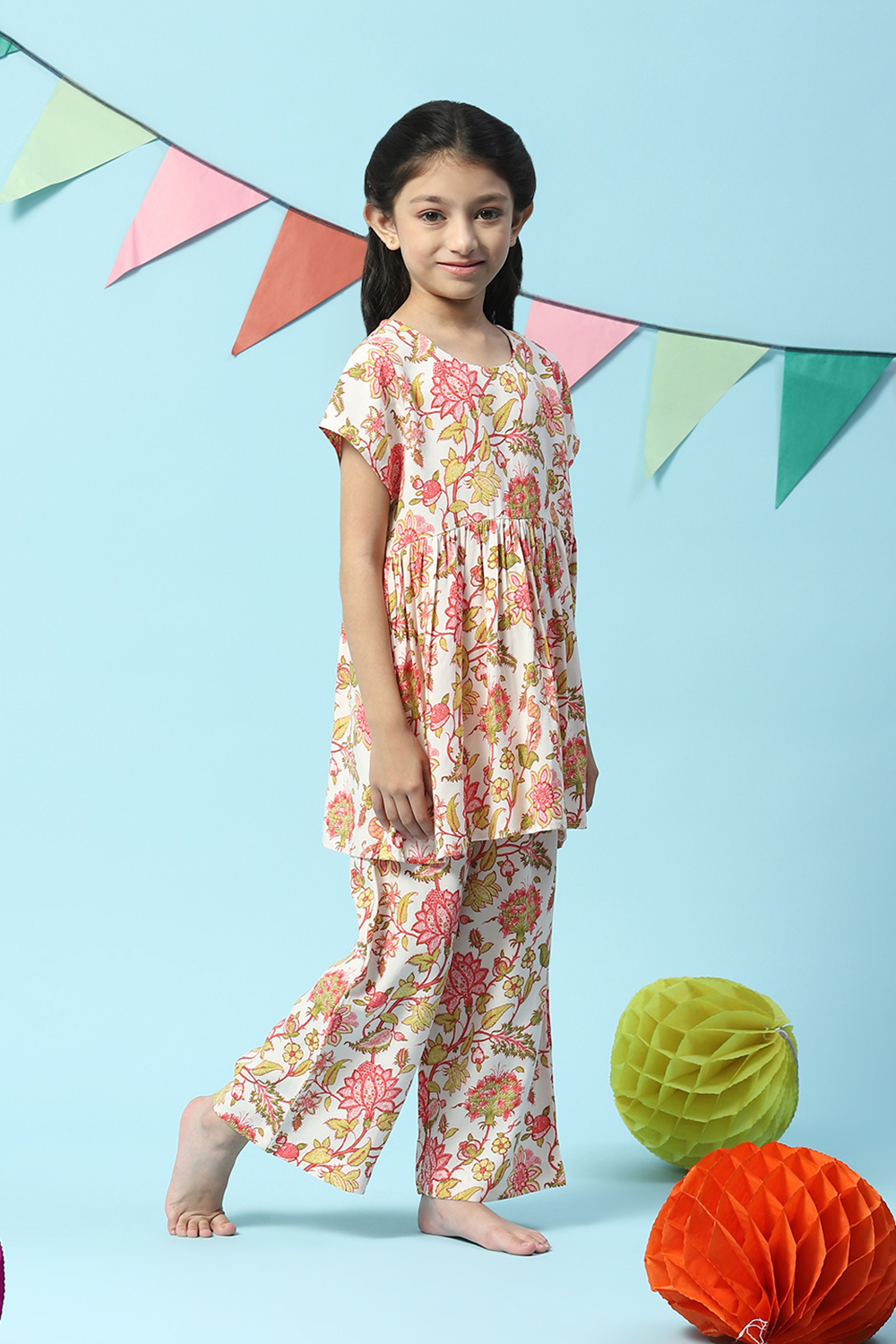 Off White & Red Rayon Printed Sleepwear image number 5