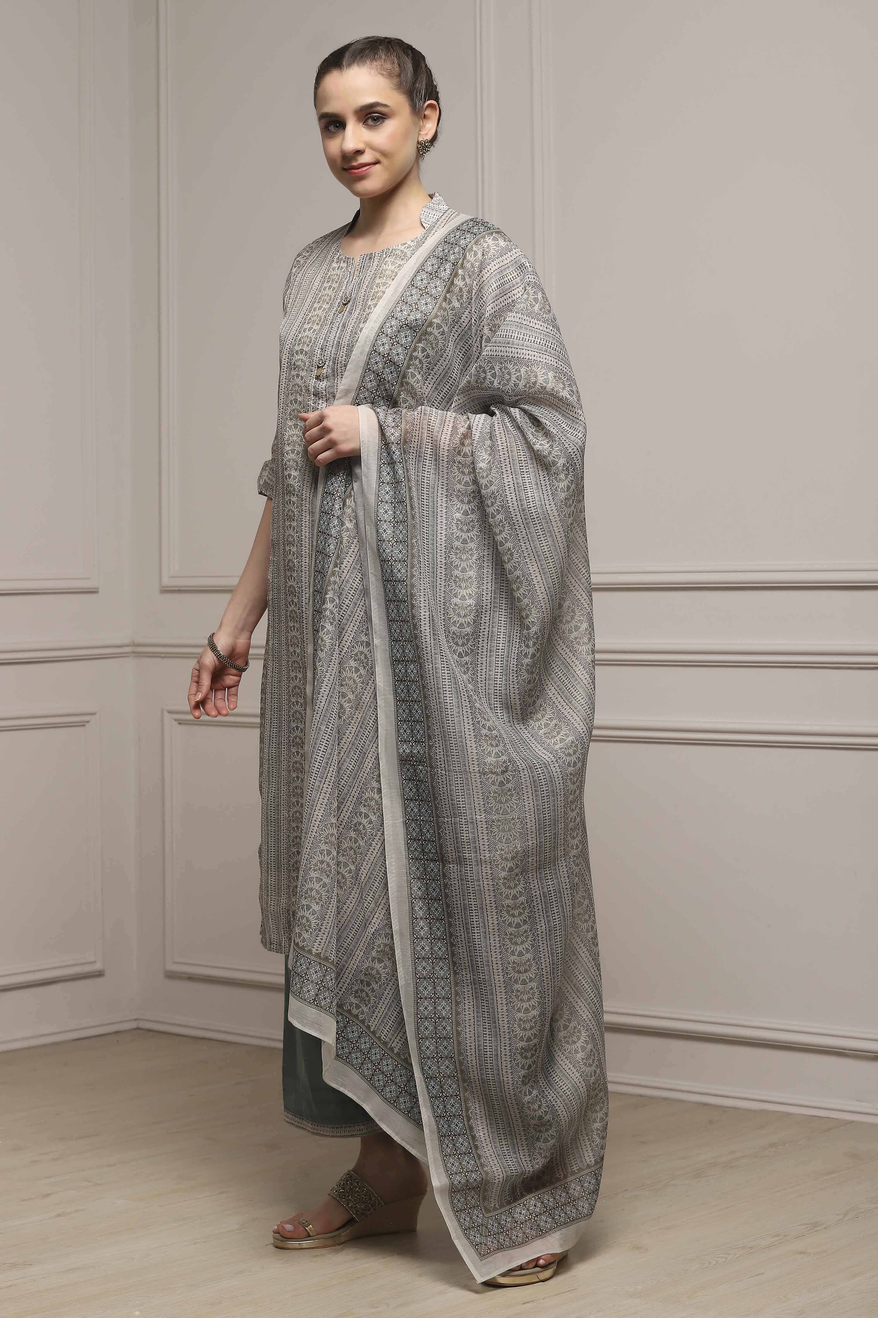 Green Silk Blend Printed Embroidered Unstitched Suit Set image number 4