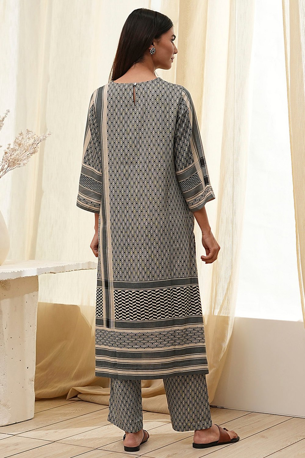 Black and Beige Printed Straight Kurta Set image number 4