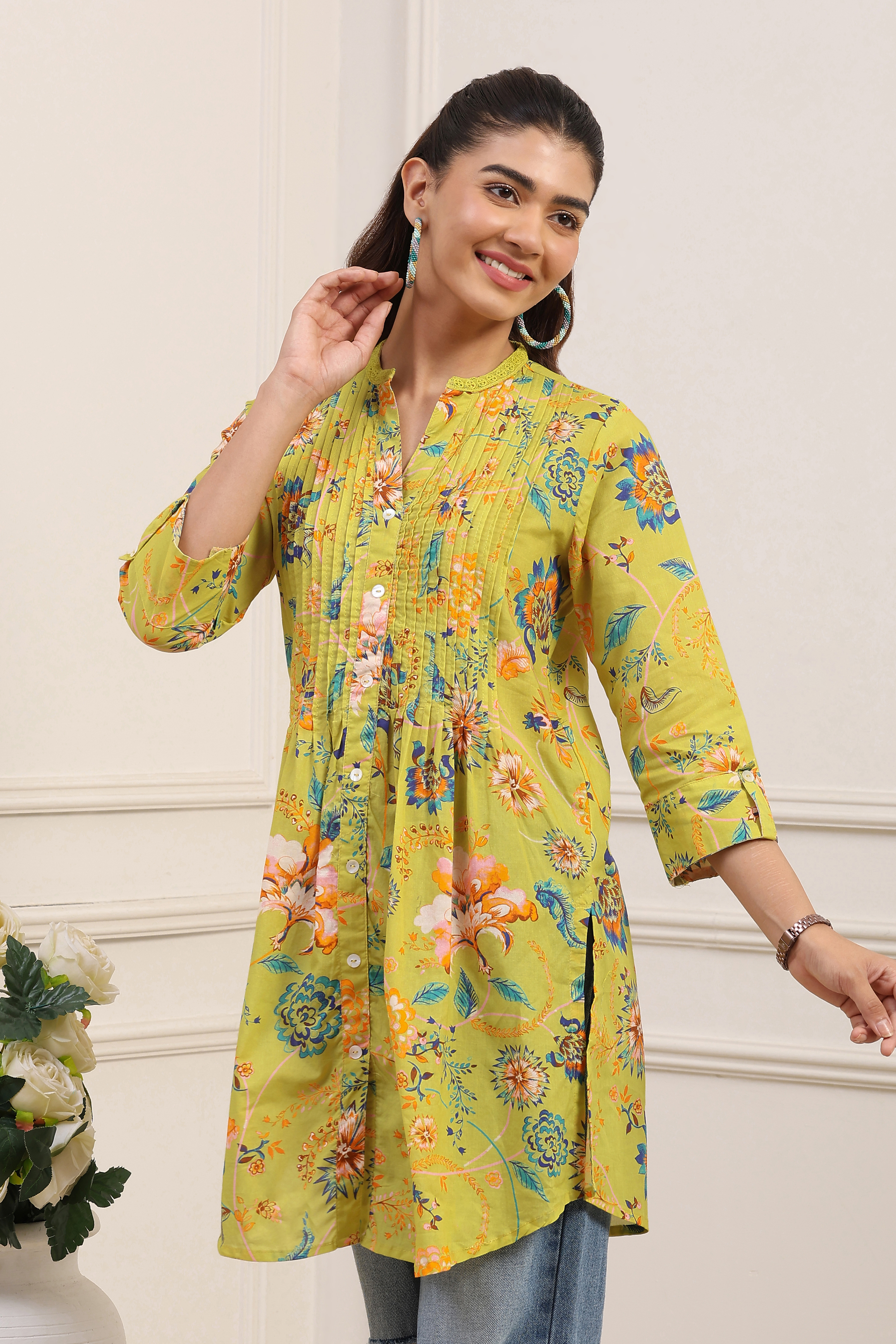 Green Cotton Printed Straight Kurti image number 2