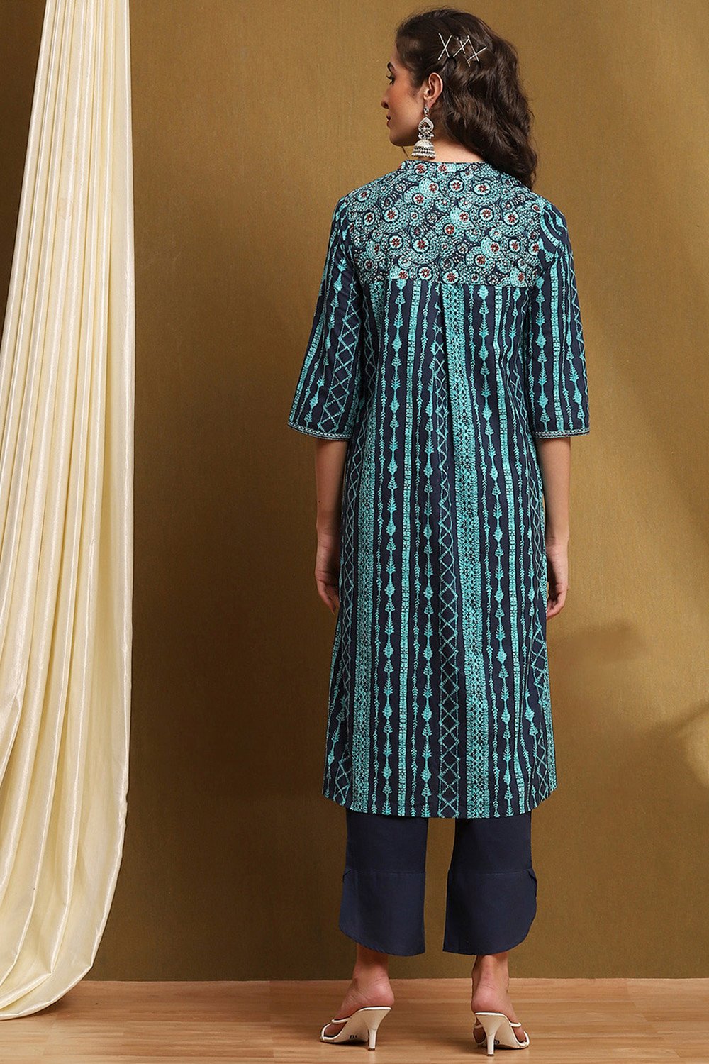 Indigo Blue Cotton Printed Straight Suit Set image number 4
