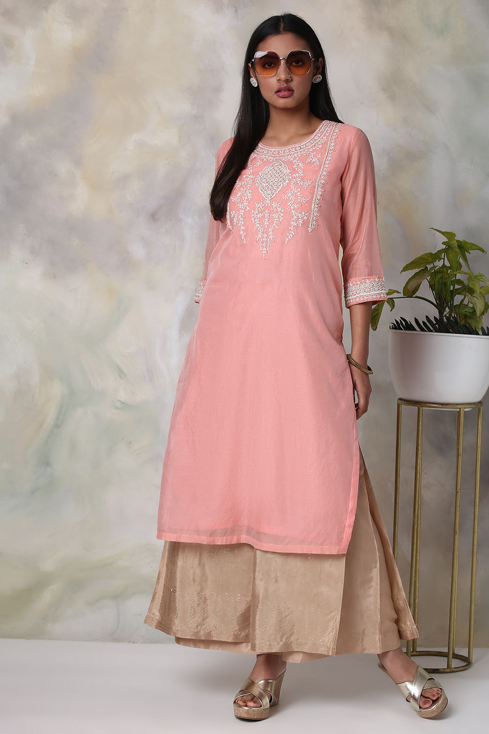 Light Pink Poly Cotton Straight Embroidered Kurta image number 4