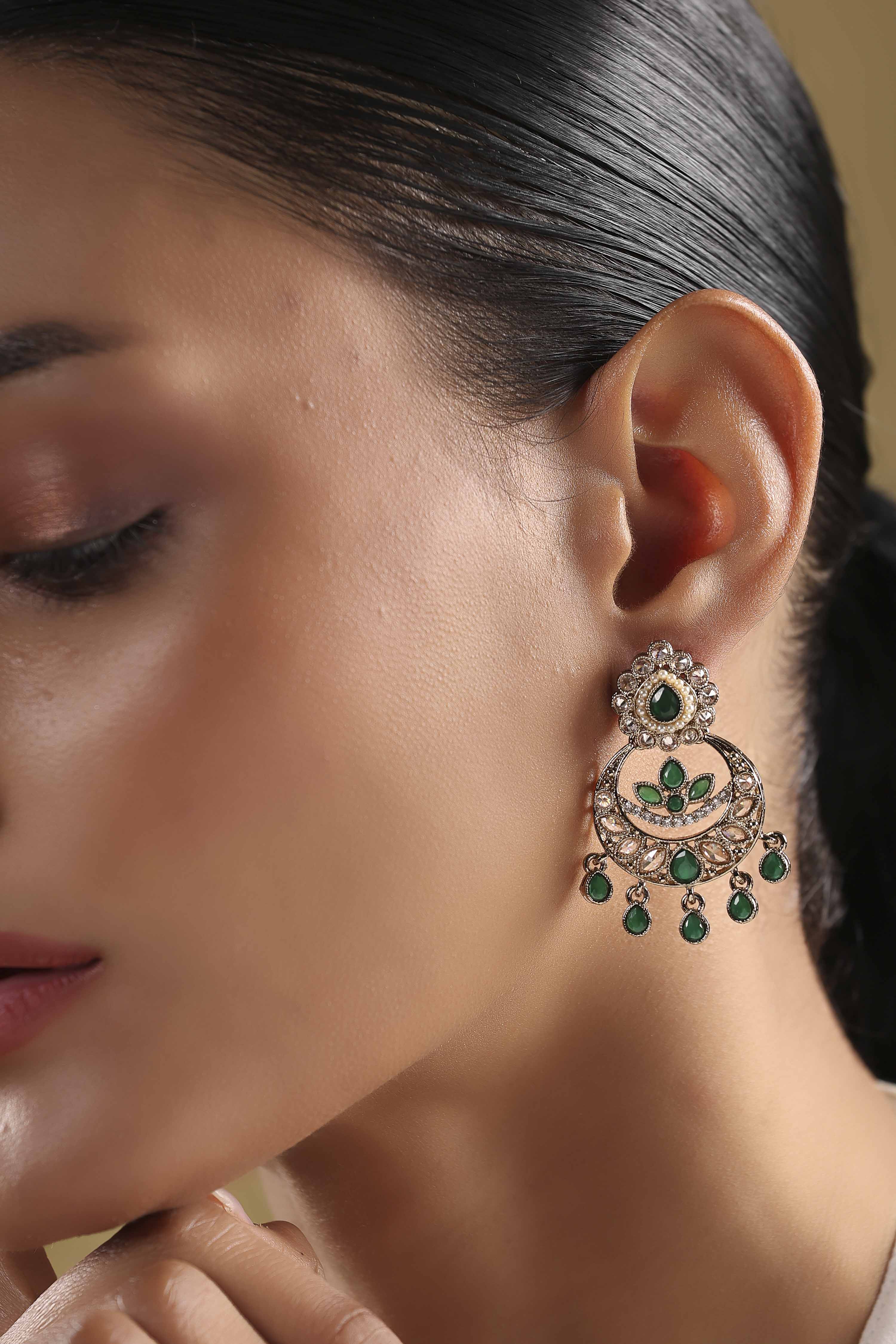 Green Pearl Earrings image number 1
