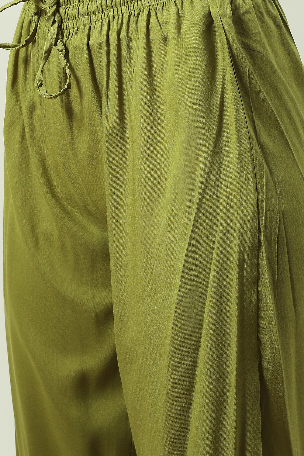 Plum Printed Rayon Straight Kurta Regular Pants Suit Set image number 2