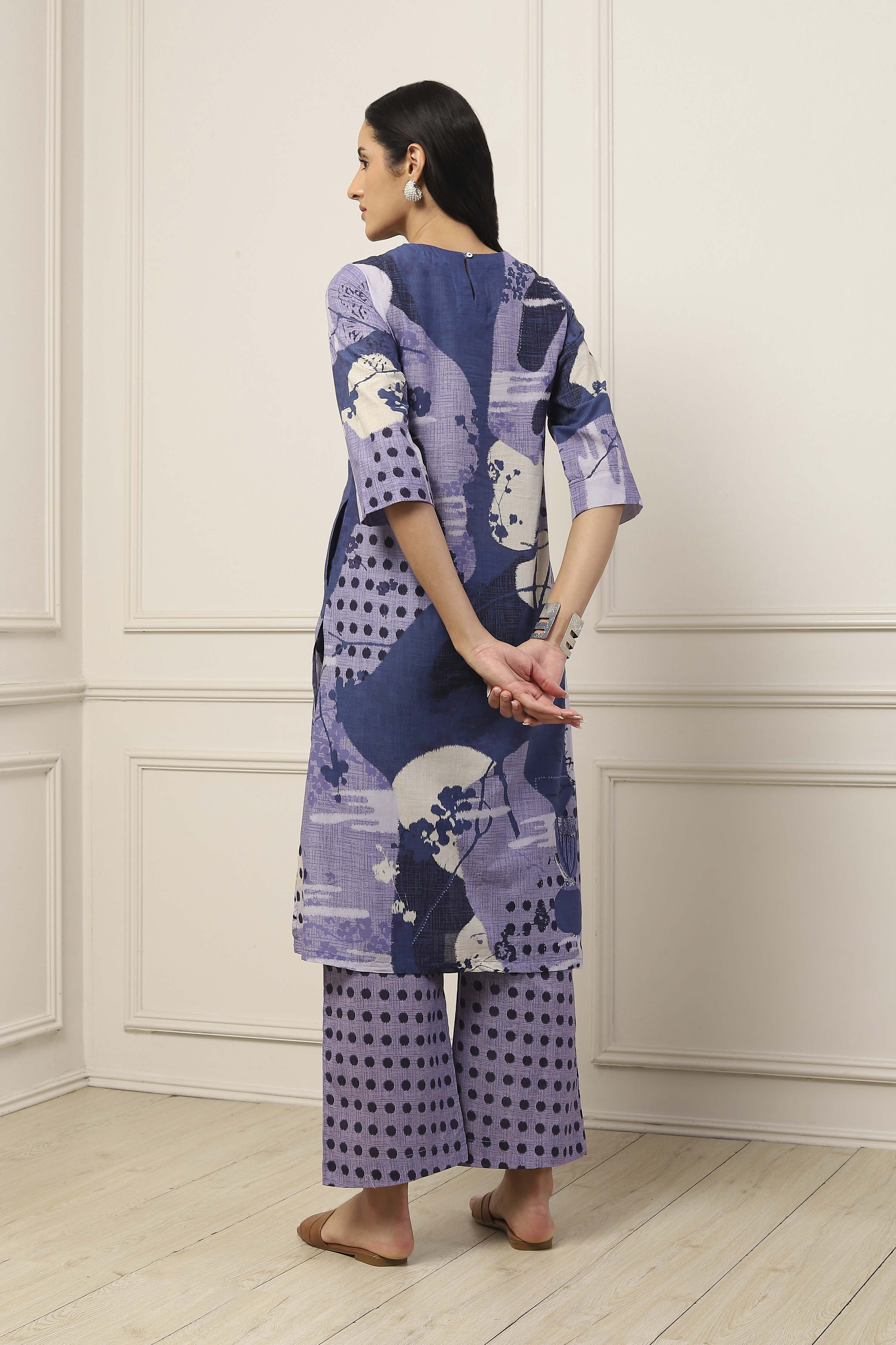 Maroon Cotton Abstract Printed Straight Suit Set image number 4