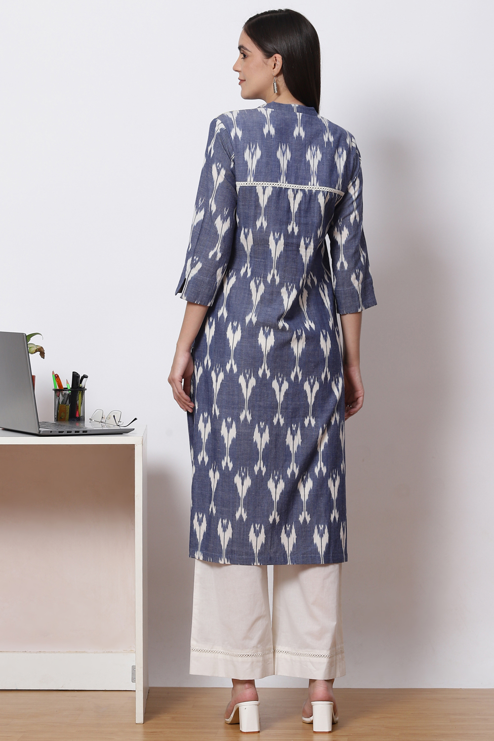 Blue and White Cotton Fusion Yarndyed Kurta Set image number 4