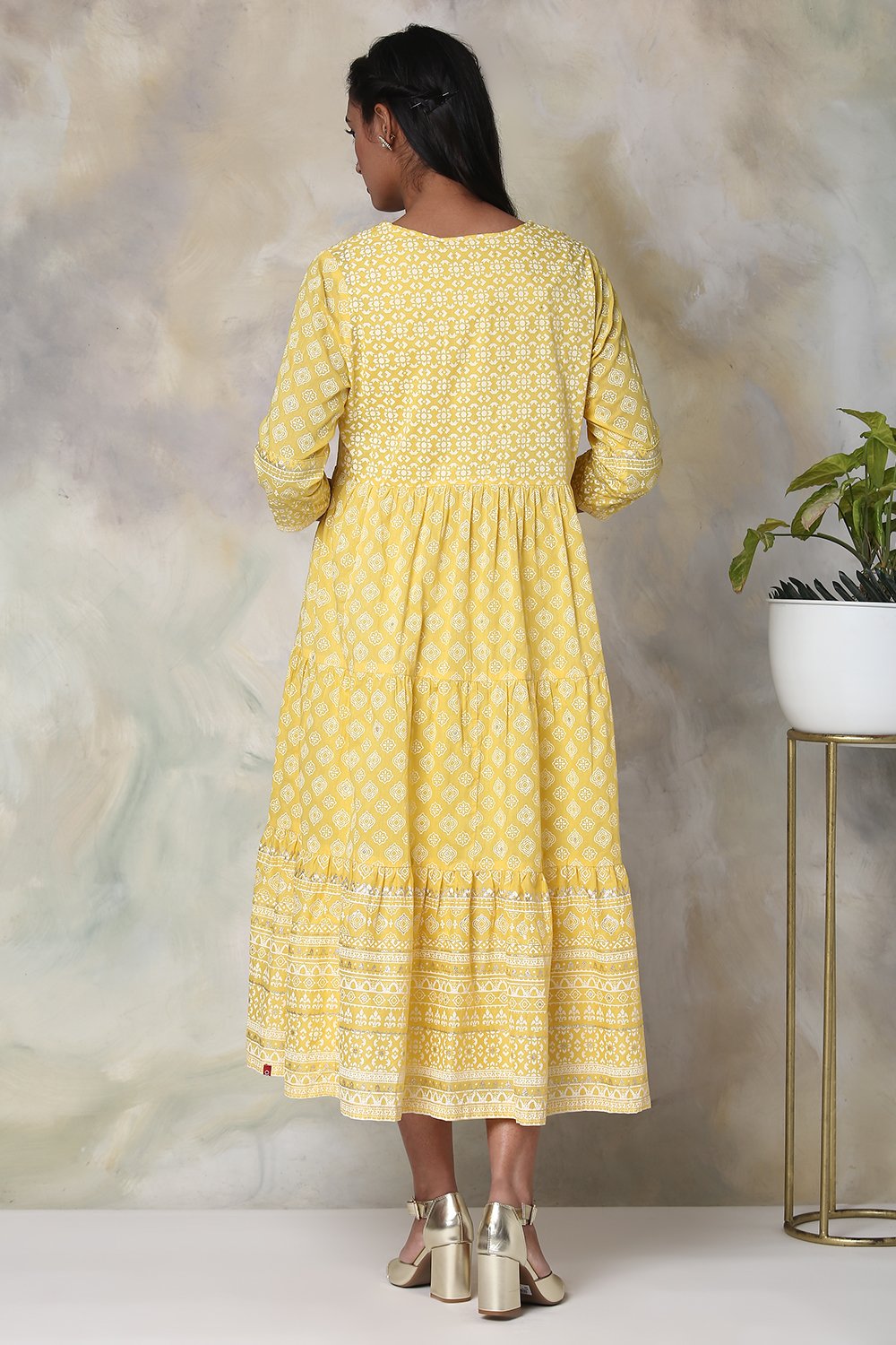 Yellow Cotton Double Layered Printed Kurta Dress image number 6