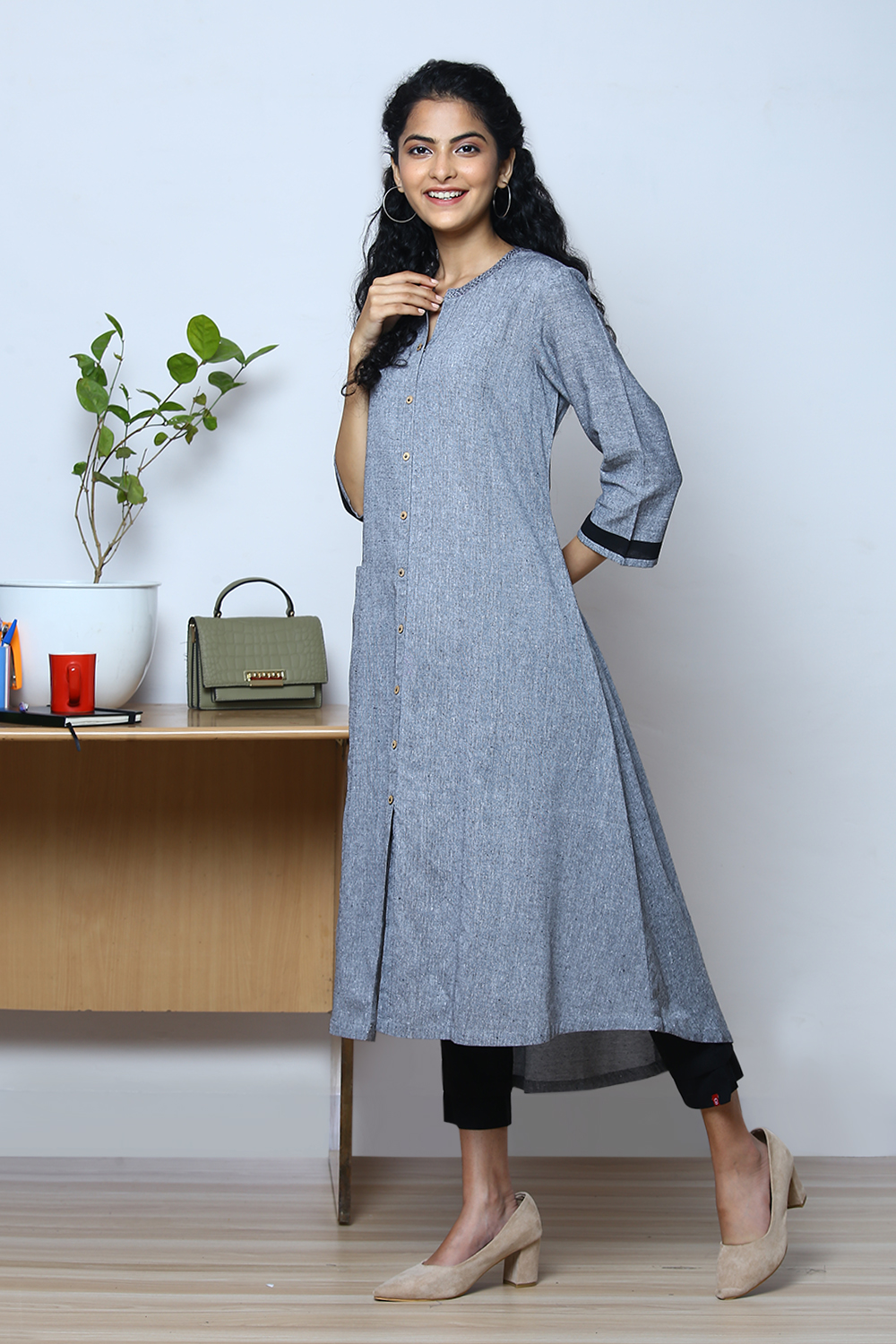 Grey Cotton A-Line Yarndyed Kurta image number 5