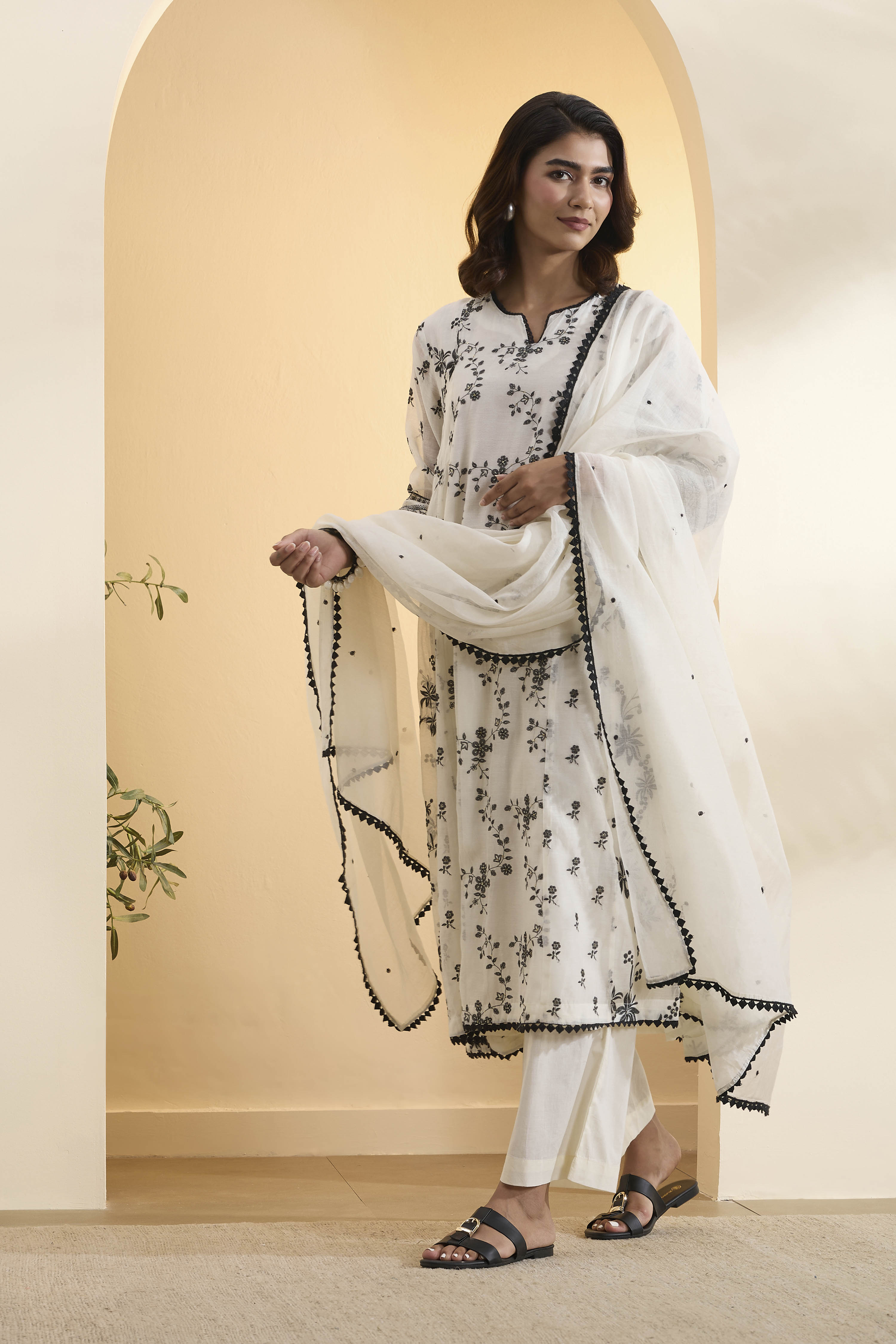 Off White Cotton Silk Kalidar Suit Set image number 3