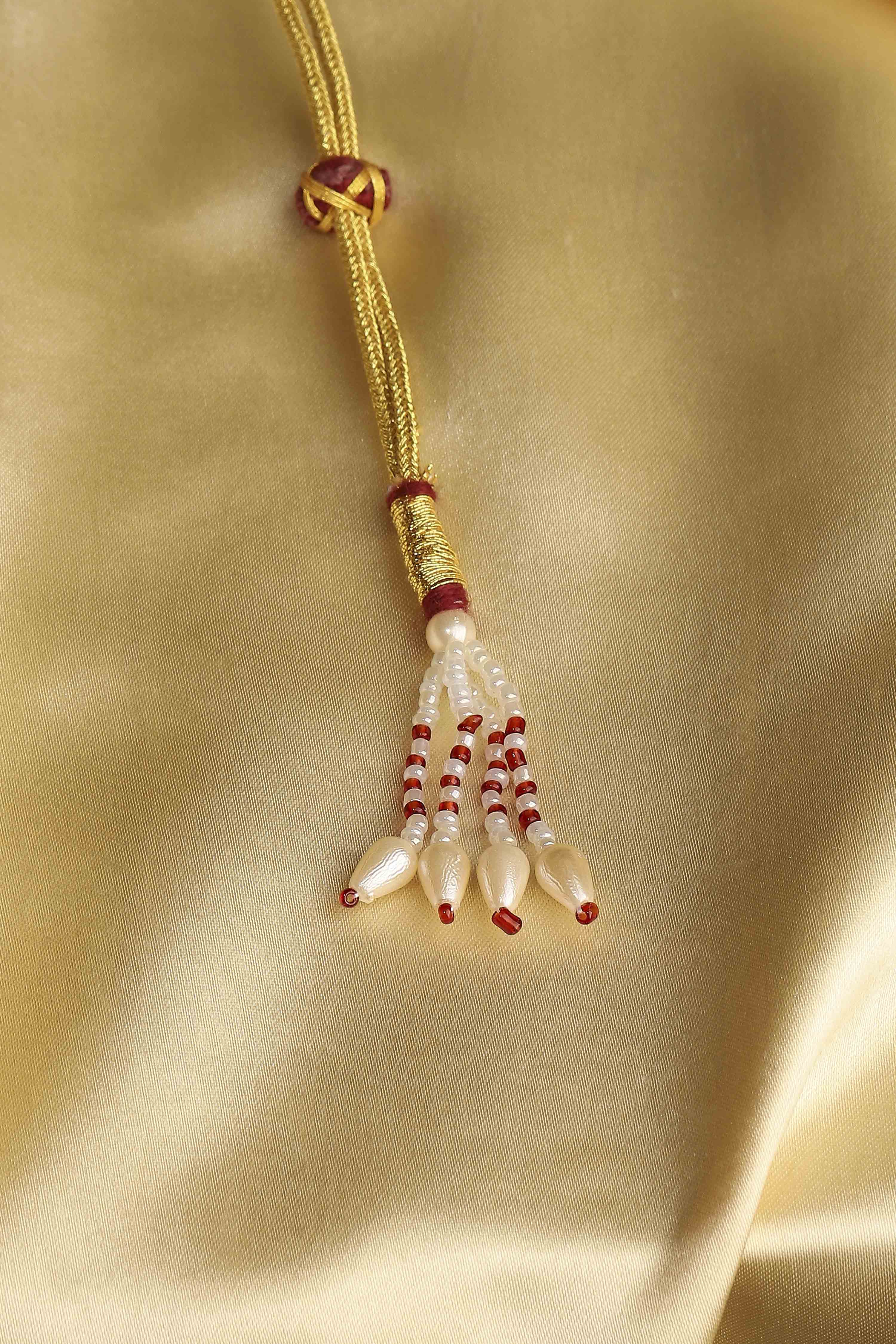 Off White Alloy Necklace Set image number 4