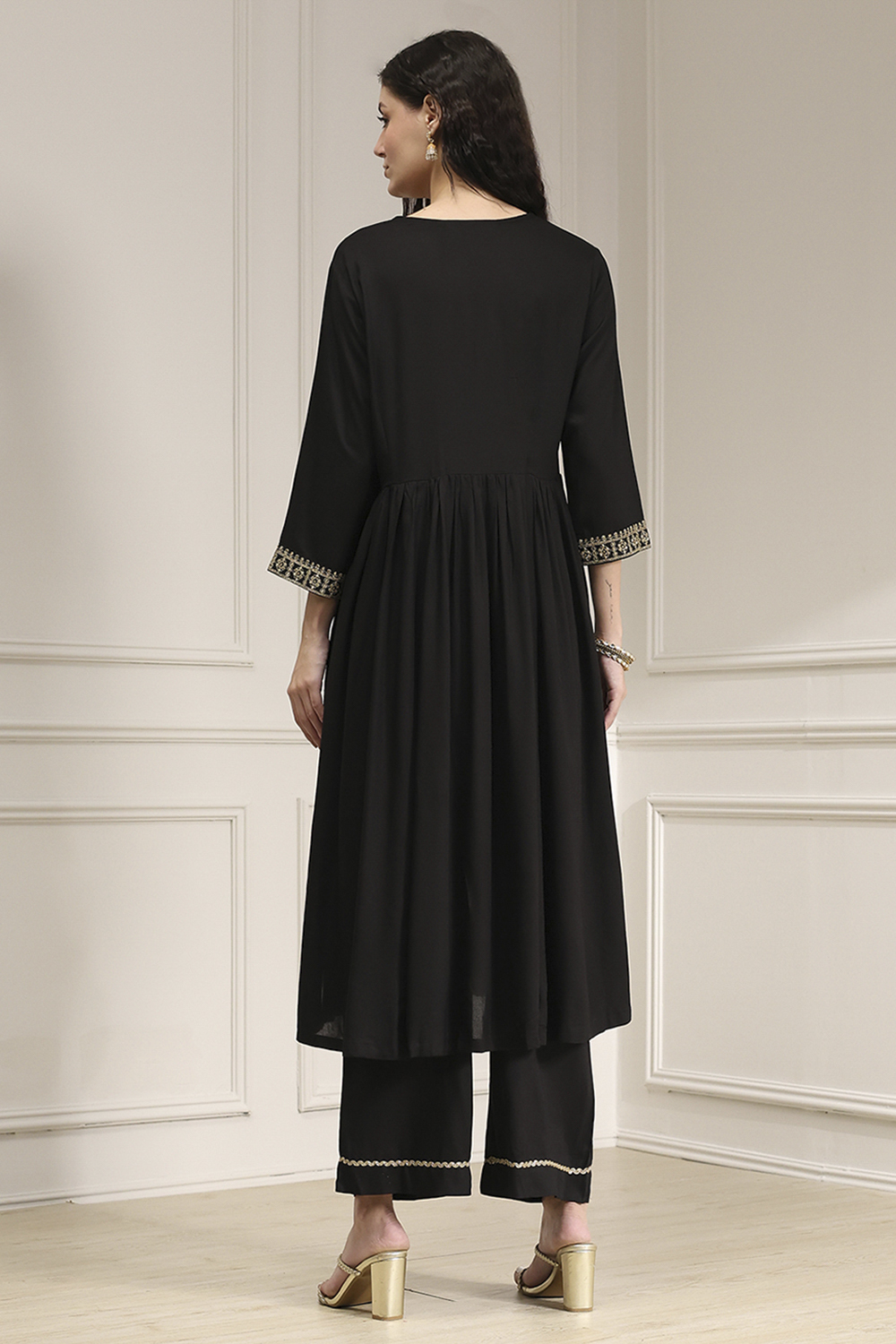 Black Dyed Gathered Suit Set image number 4