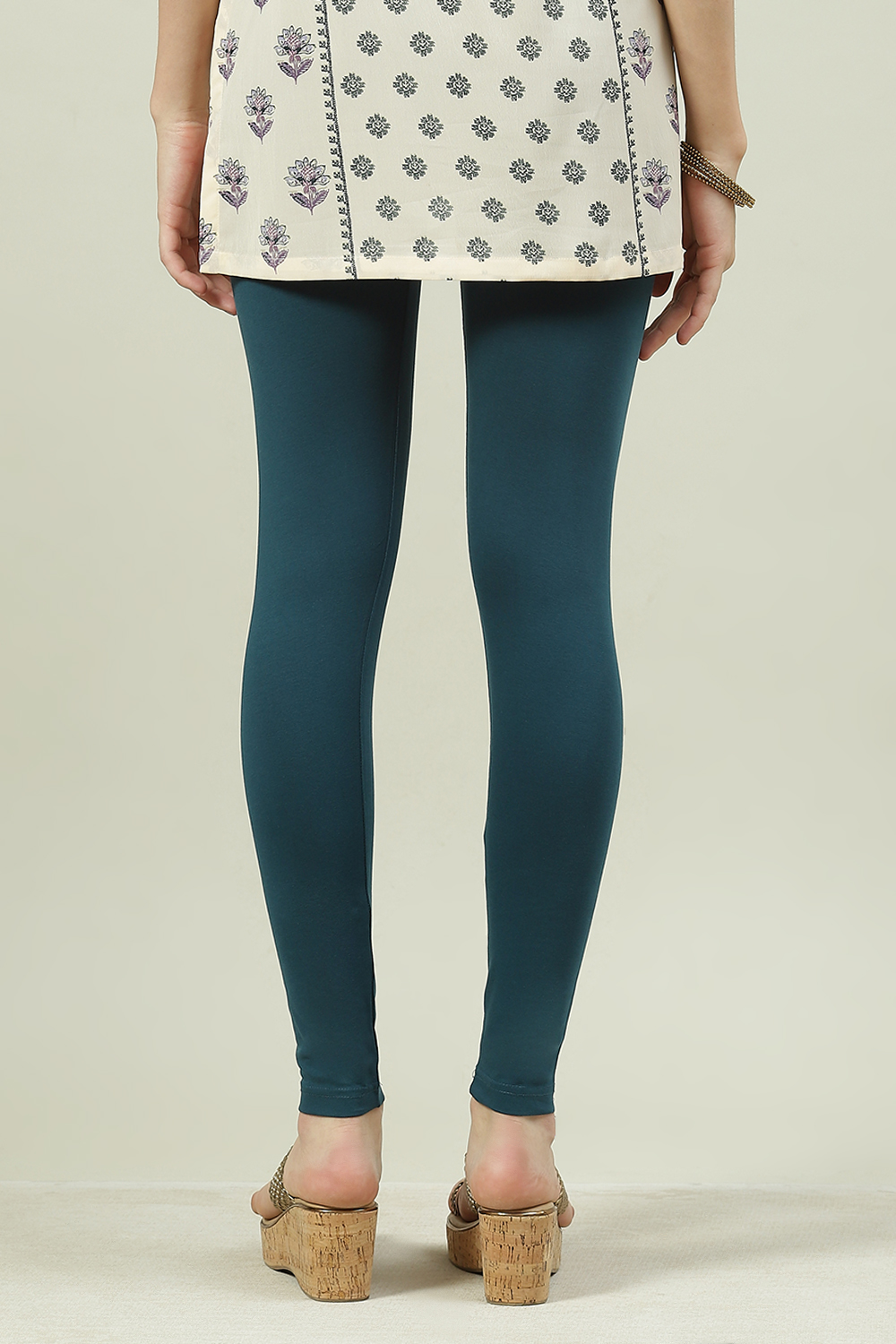 Black Cotton Blend Solid Leggings image number 4