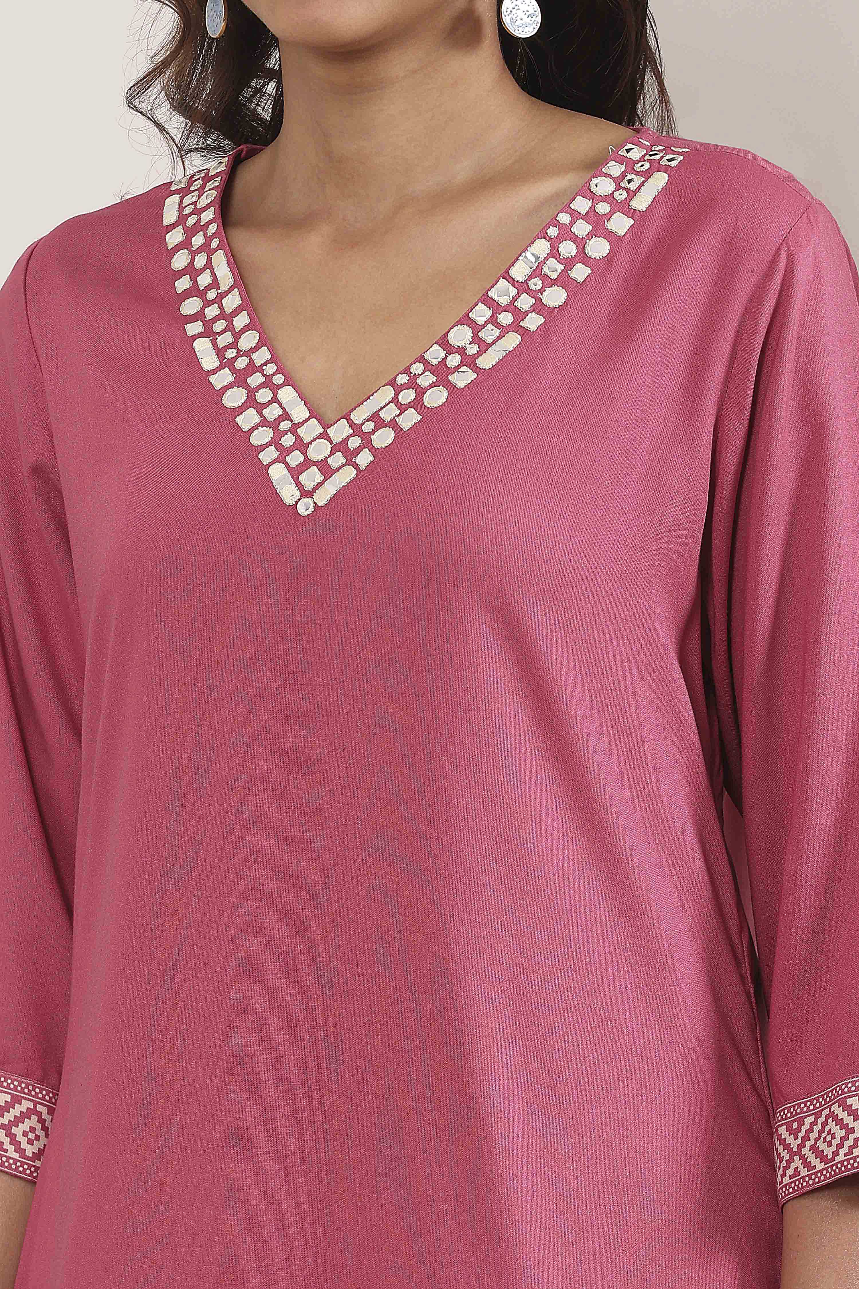 Black Solid Straight Kurta image number 1