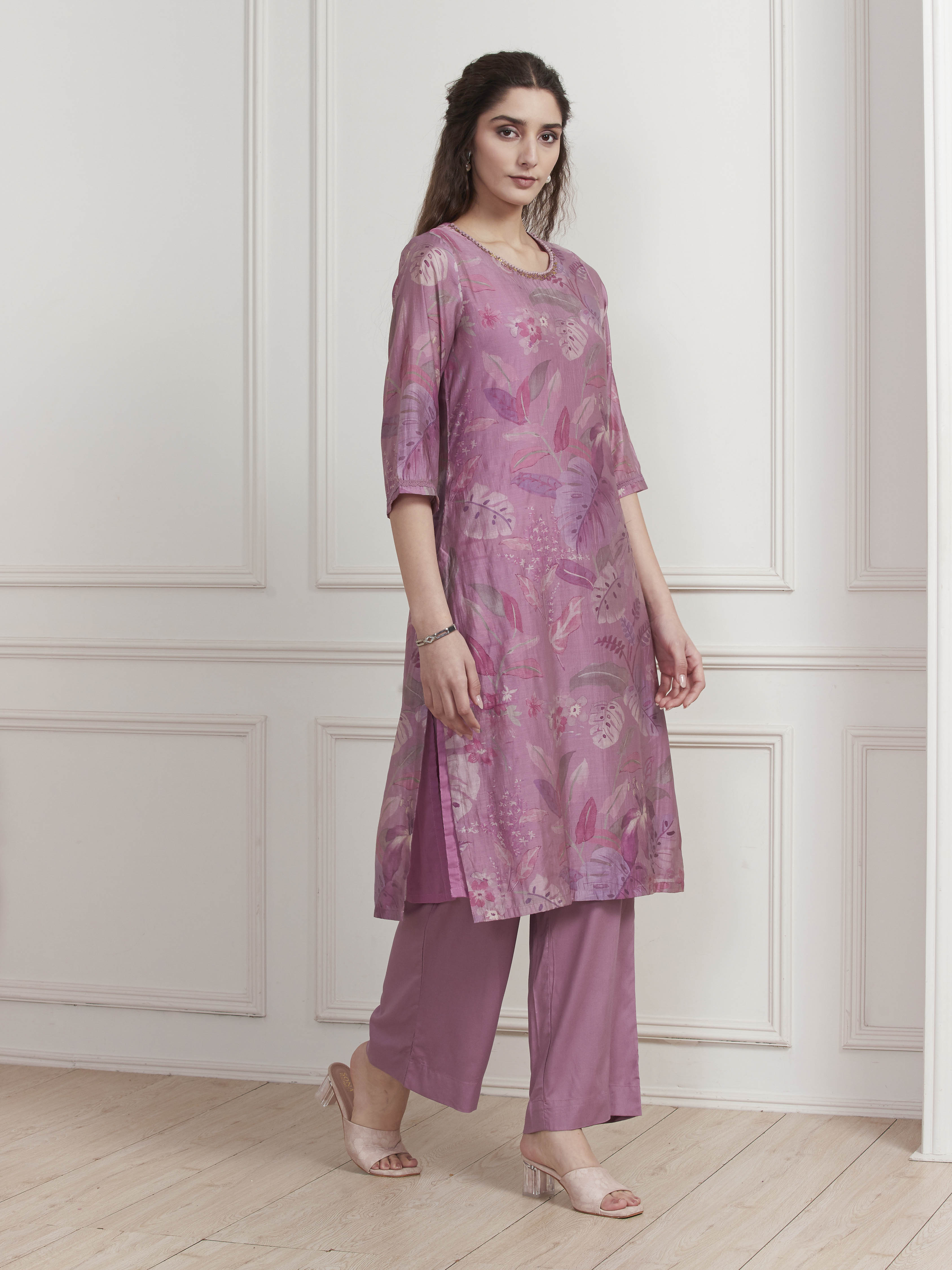 Lavender Floral Printed Straight Kurta Set image number 5