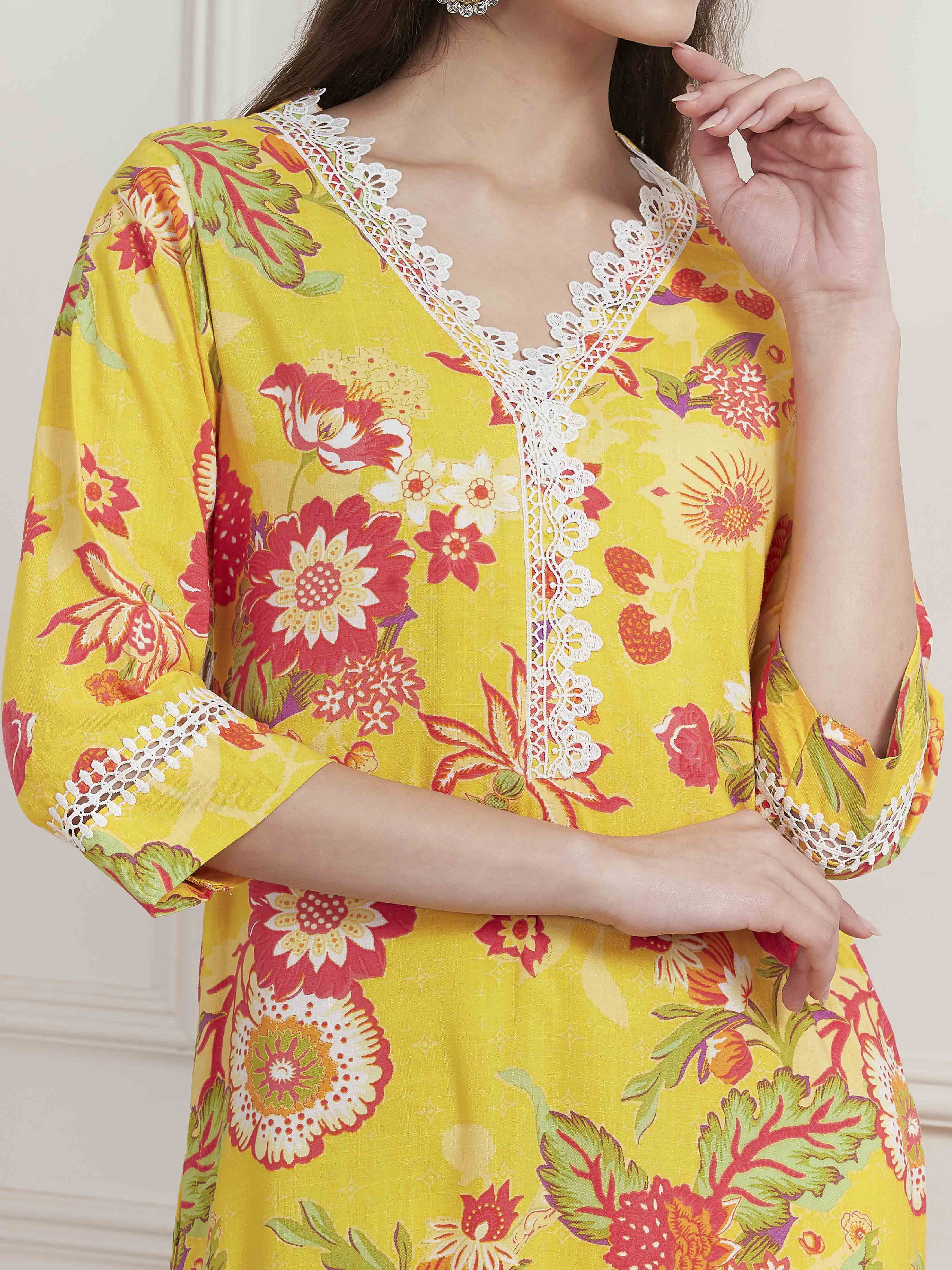 Yellow Floral Printed Straight Kurta image number 1