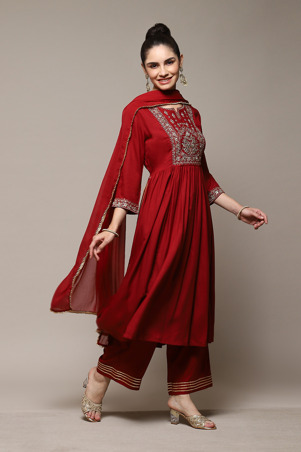 Green & Maroon LIVA Gathered Kurta Palazzo Suit Set image number 6