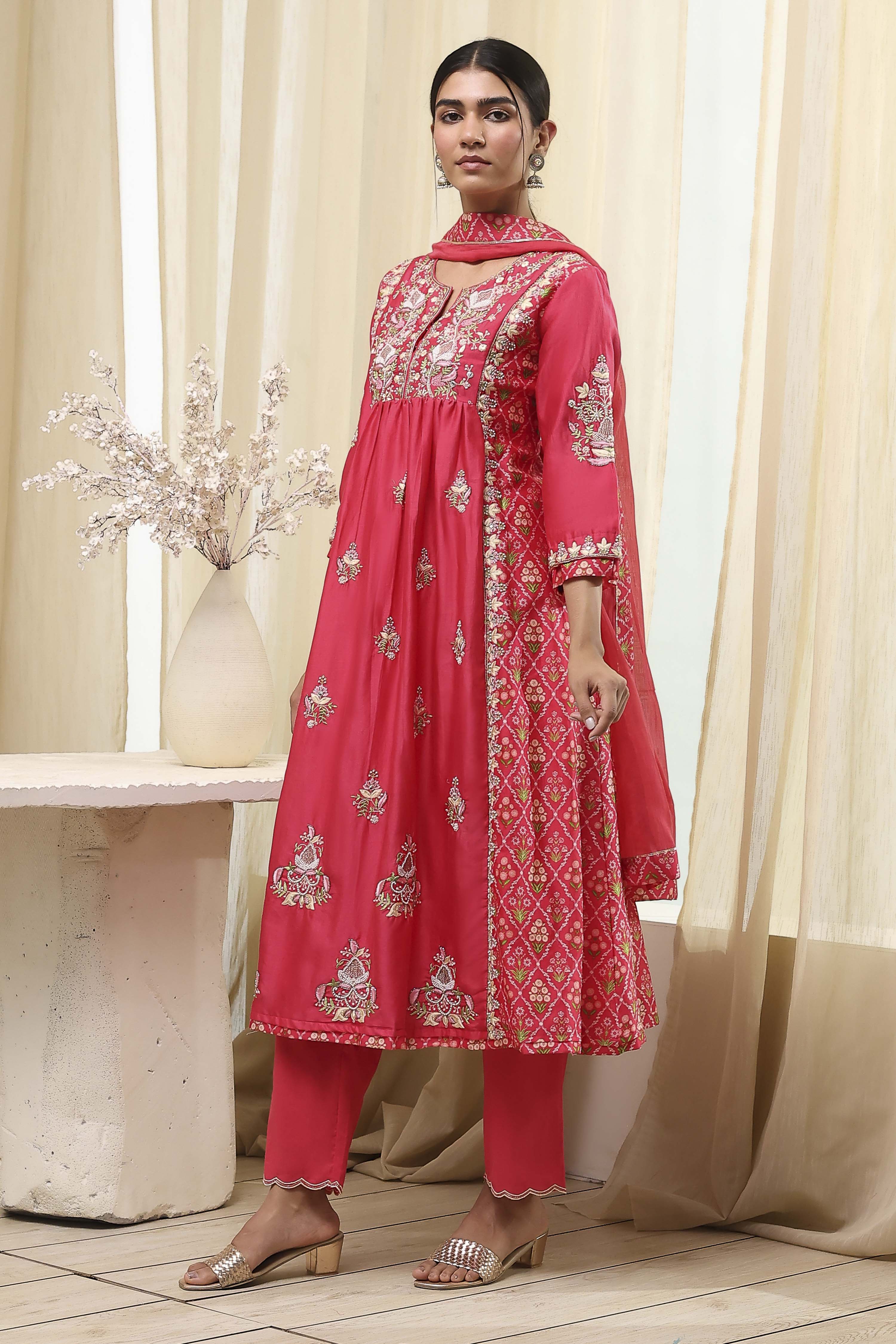 Coral-Red Silk Chanderi Gathered Suit Set image number 3