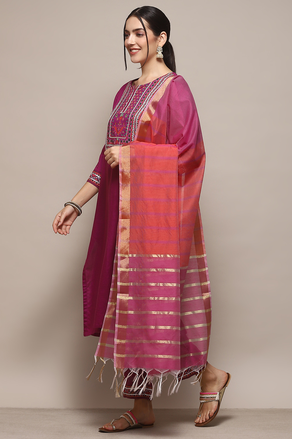 Pink-Purple Rayon flax Narrow Kurta Pant Suit Set image number 4