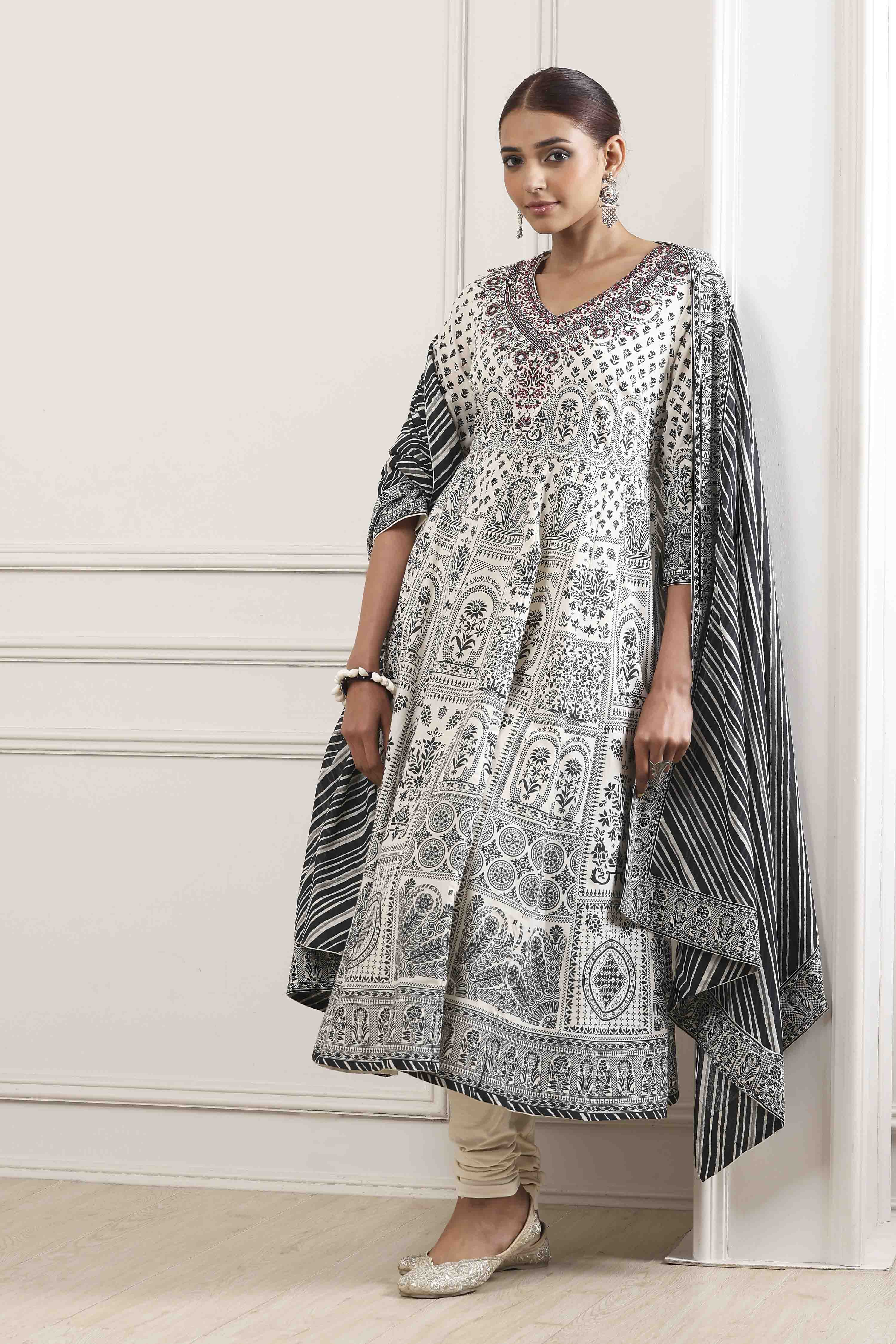 Pink Cotton Kalidar Suit Set image number 0