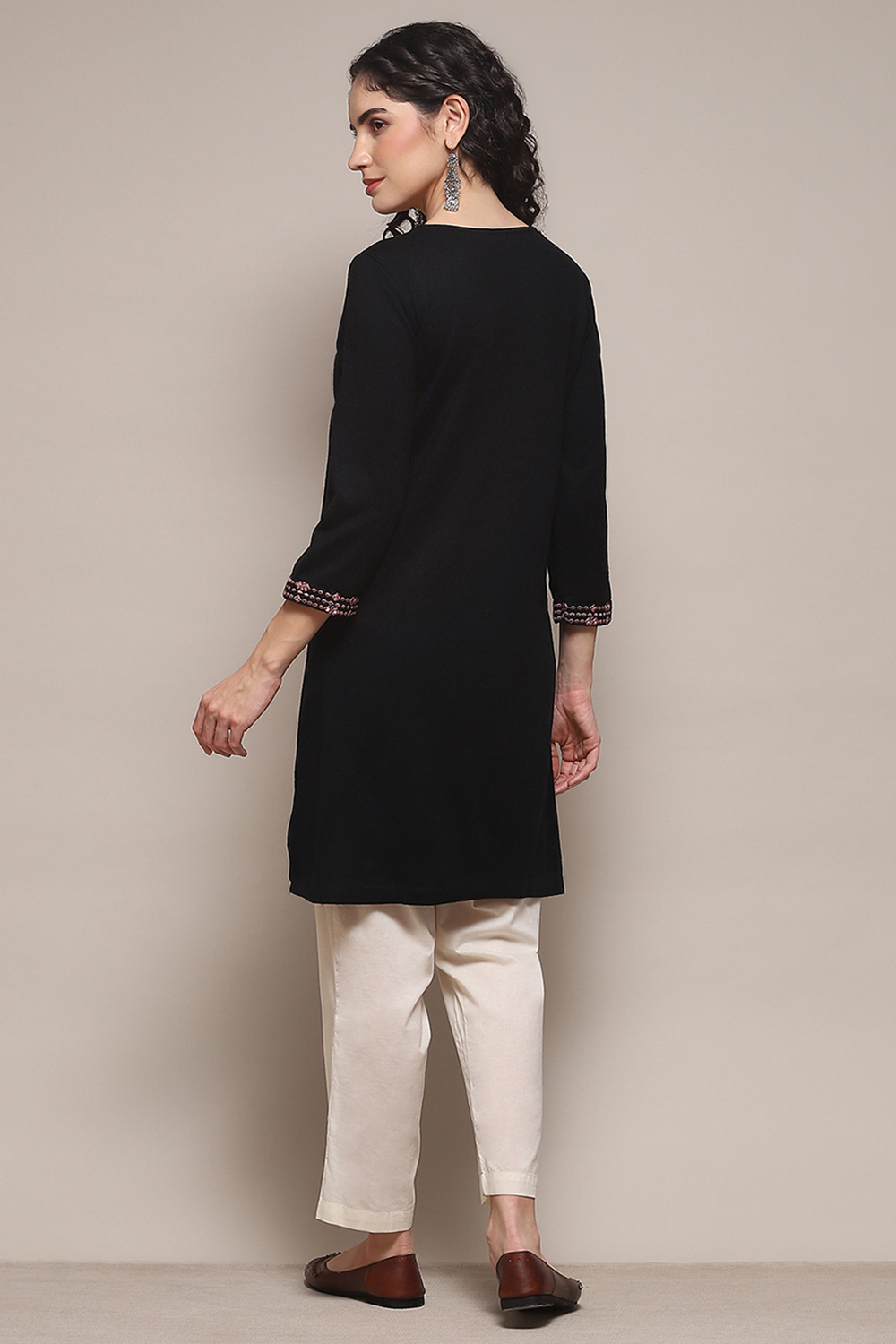 Black Daffodil Straight Yarndyed Kurta image number 3