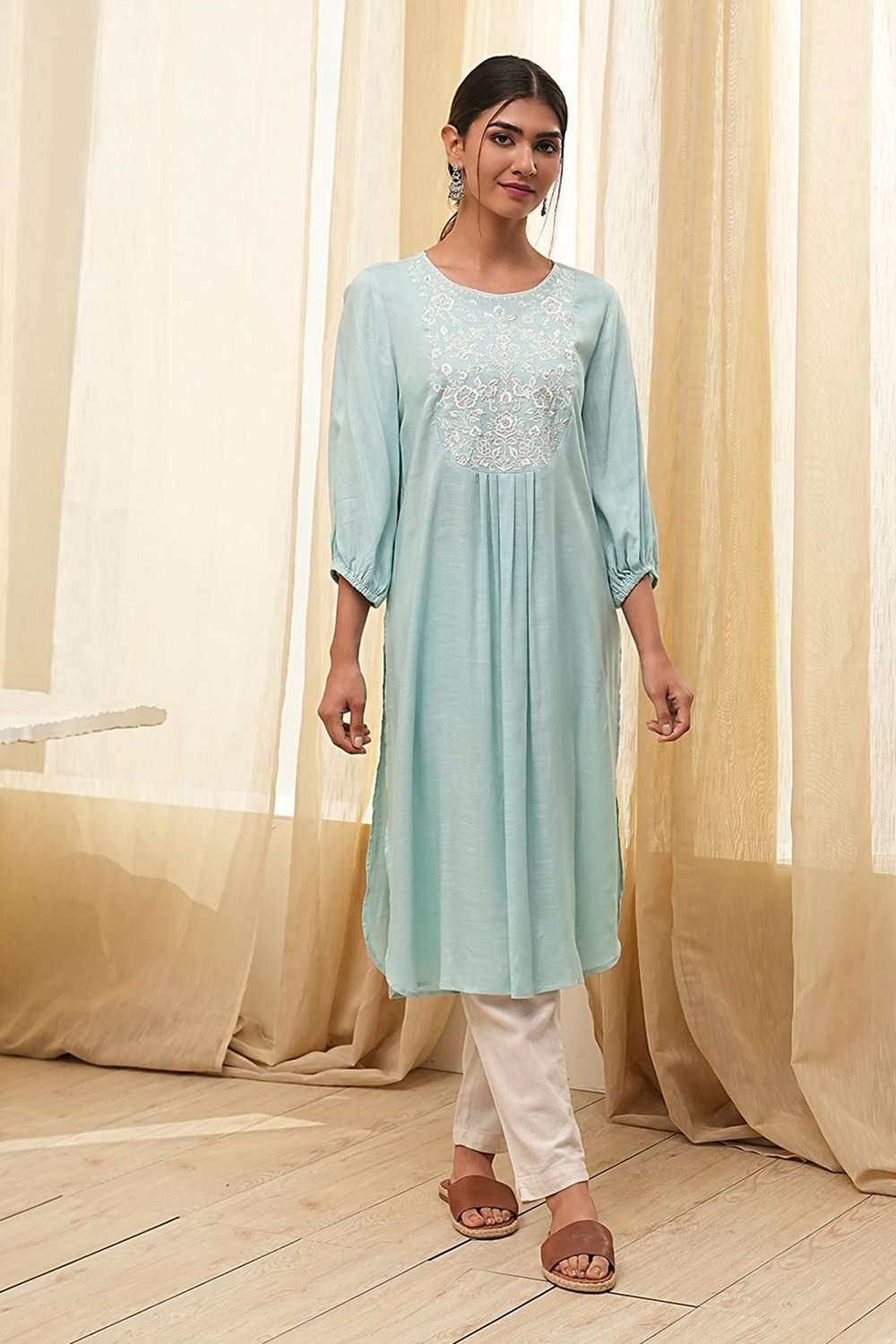 Aqua Solid Gathered Straight Kurta image number 5