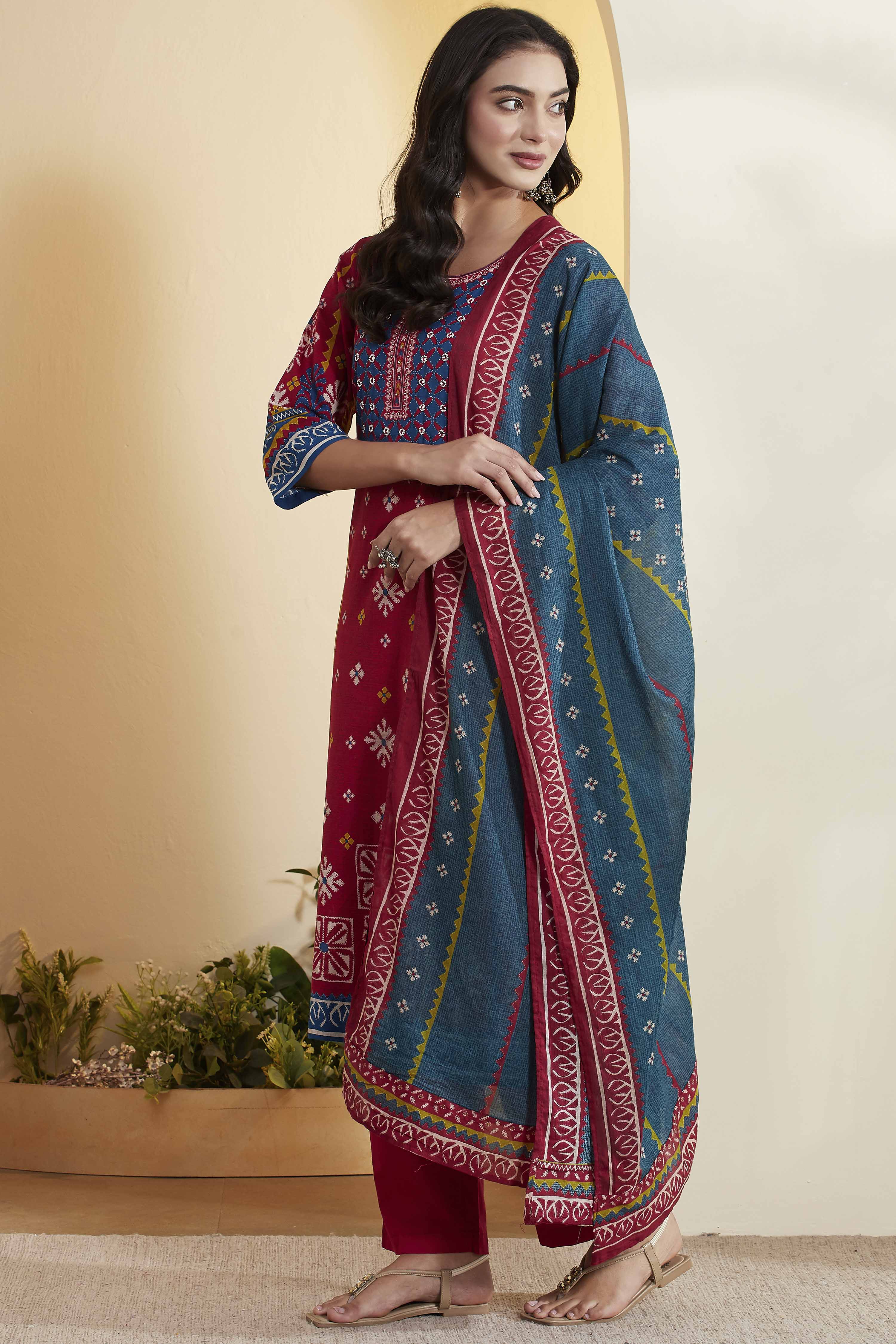 Red Cotton Printed Straight Kurta Set image number 4