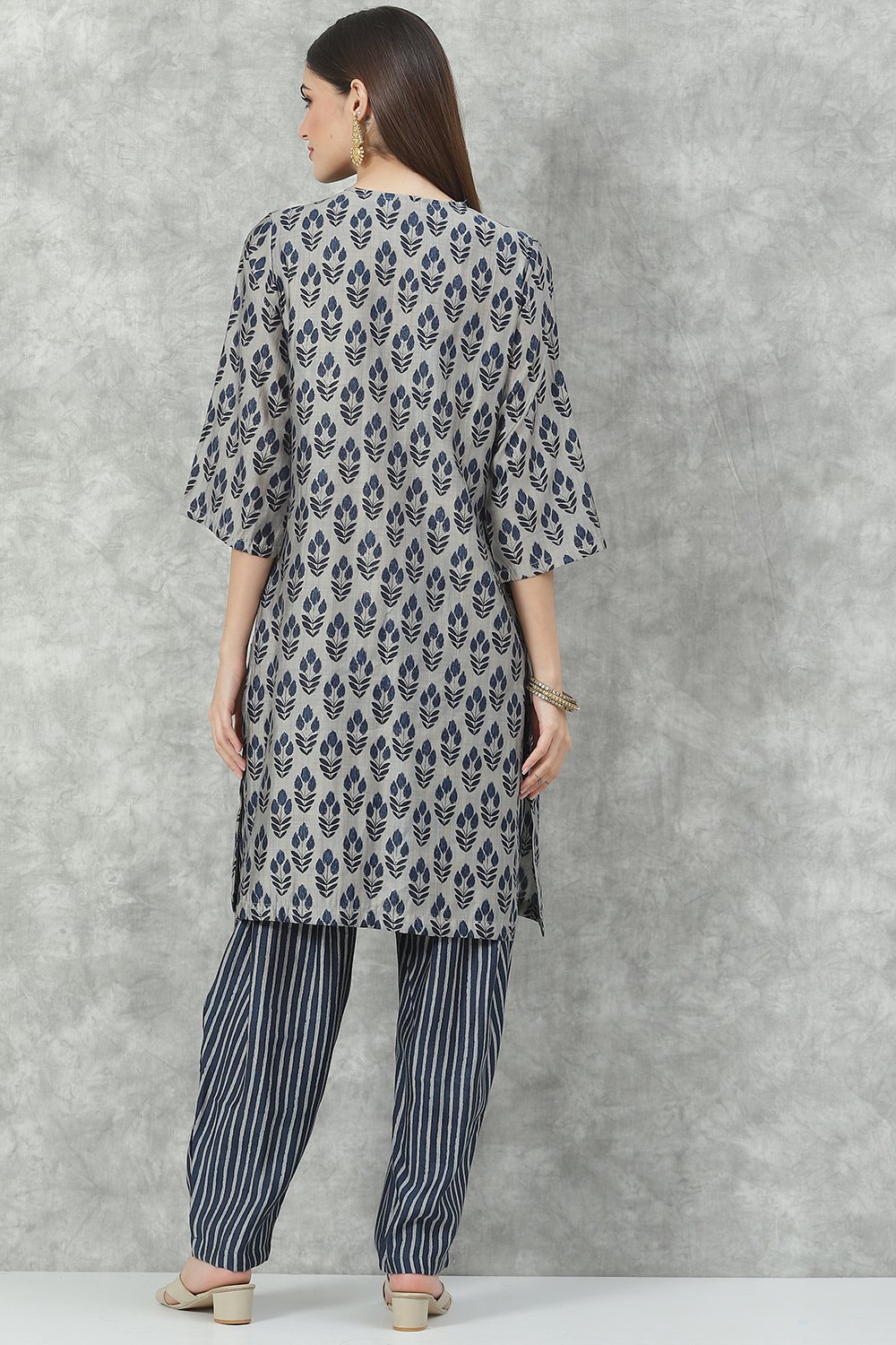 Navy Poly Viscose Flared Printed Kurta Set image number 4