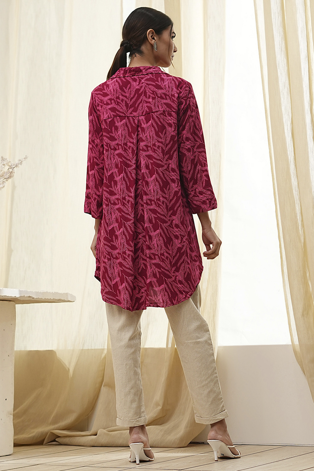 Red Printed Shirt-Style Short Kurta image number 3