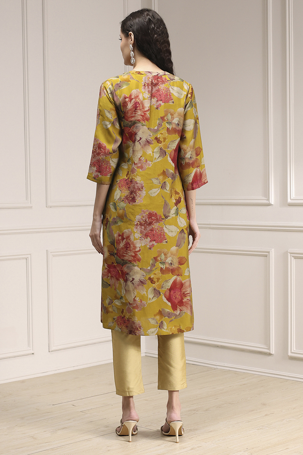 Yellow Floral Printed Straight Kurta image number 3