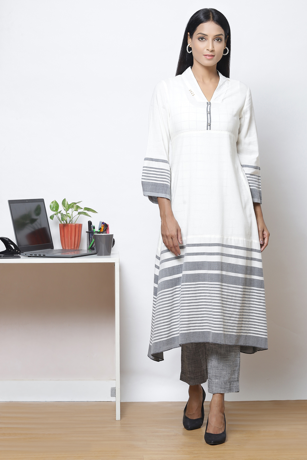 Off White Cotton Fusion Yarndyed Kurta Set image number 0