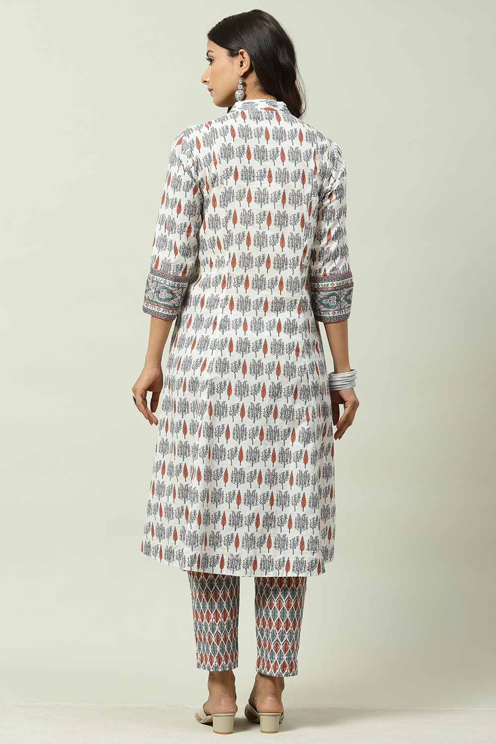 White Printed Cotton A-Line Kurta Slim Pant Suit Set image number 4