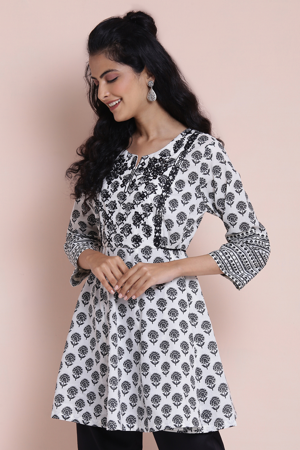 Cream Cotton Printed Kurti image number 4