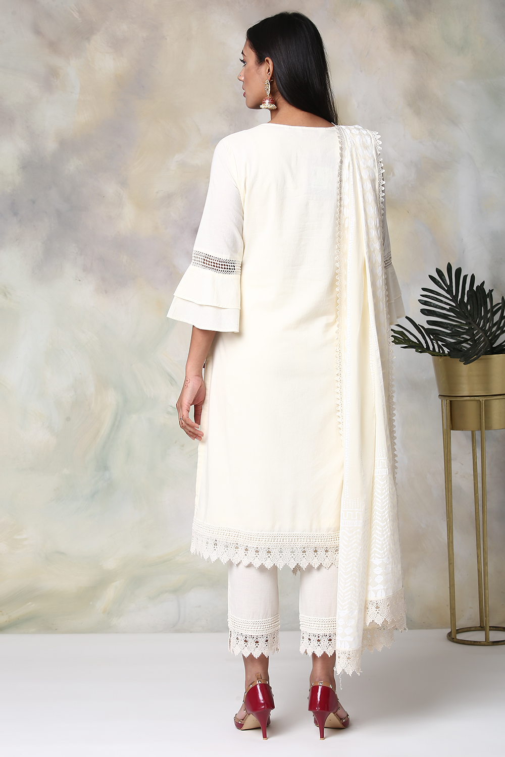 Off White Cotton Straight Kurta Slim Pant Suit Set image number 9