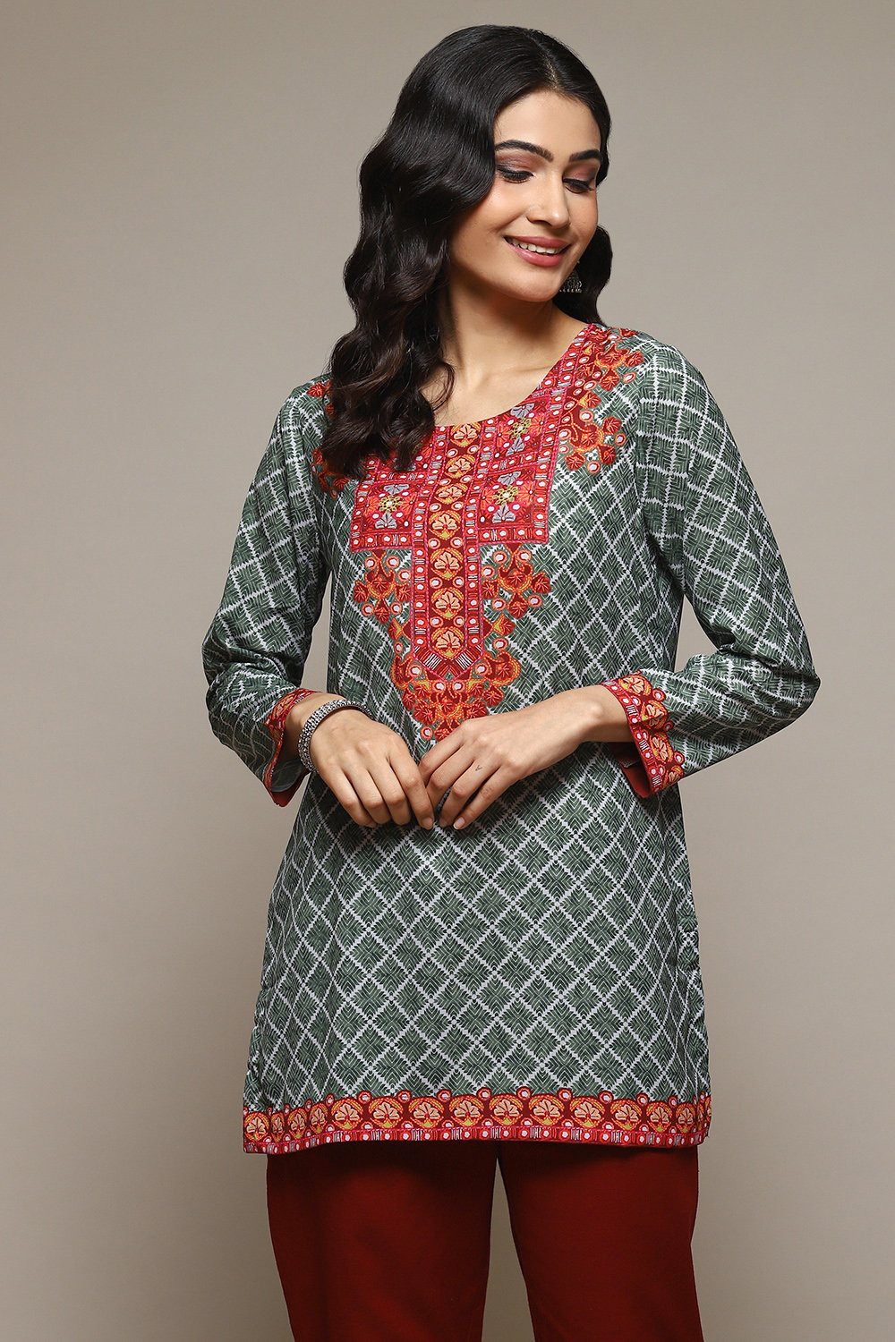 Green Cotton Blend Printed Kurti image number 5