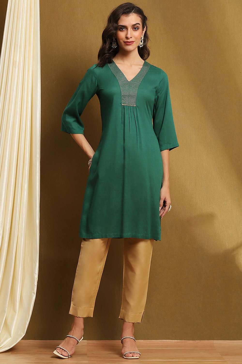 Bottle Green Solid Gathered Straight Kurta image number 5