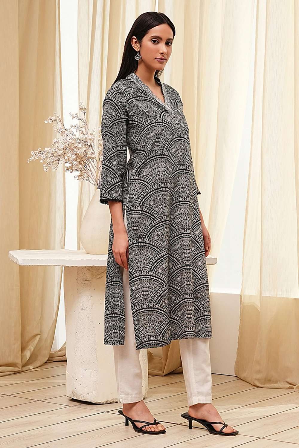Black Straight Kurta image number 4