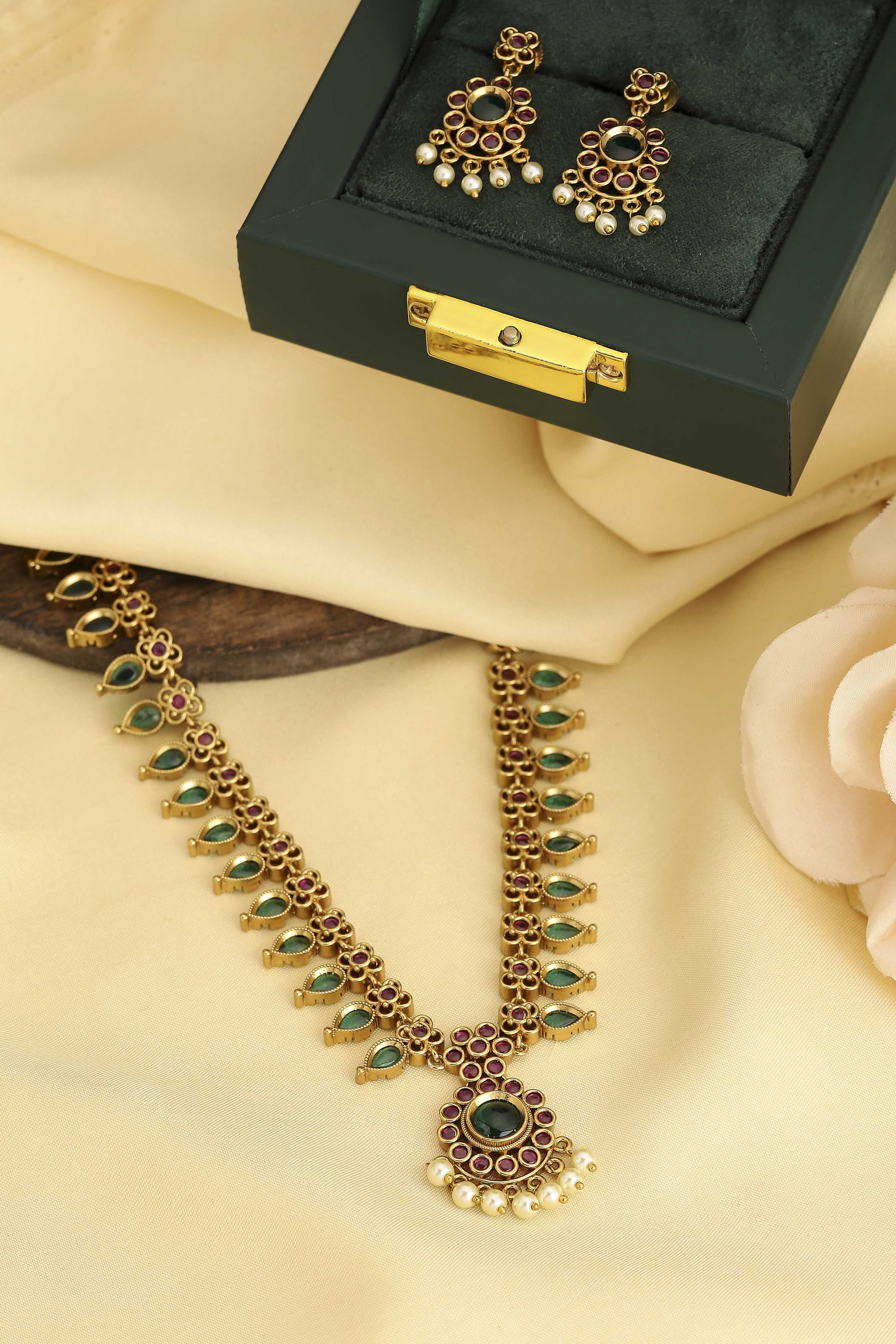 Green & Pink Gold Plated Alloy Studded Necklace Set image number 0