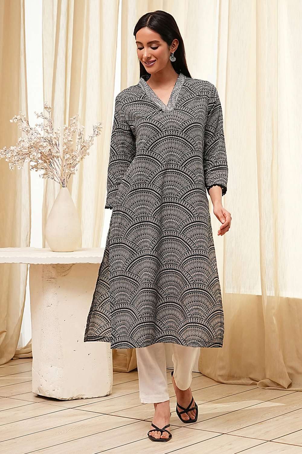 Black Straight Kurta image number 5