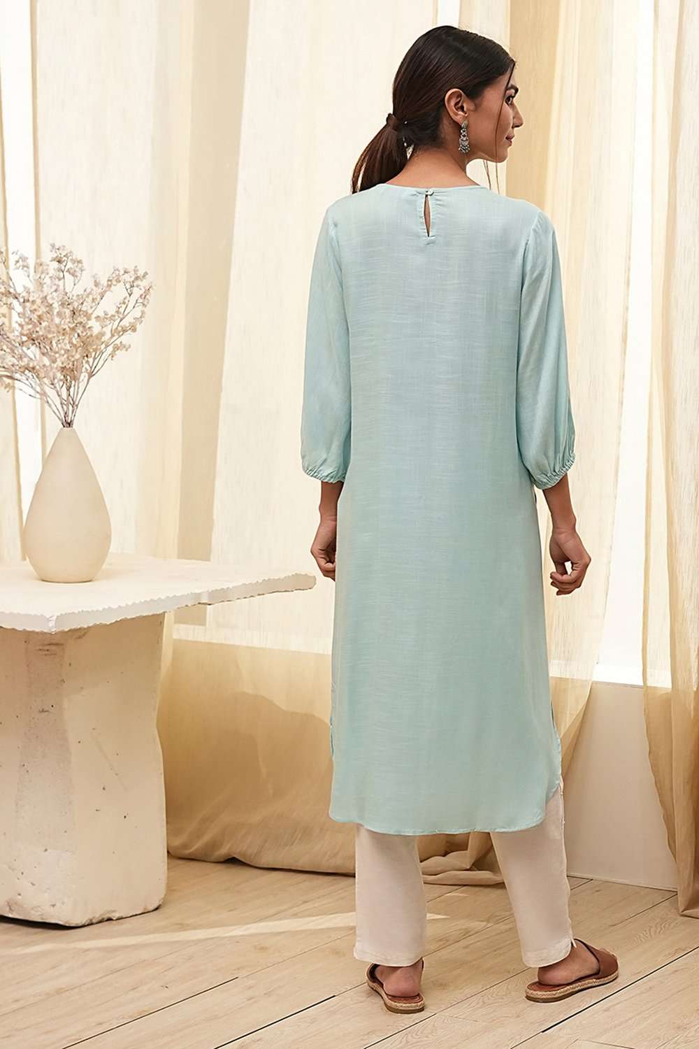 Aqua Solid Gathered Straight Kurta image number 3